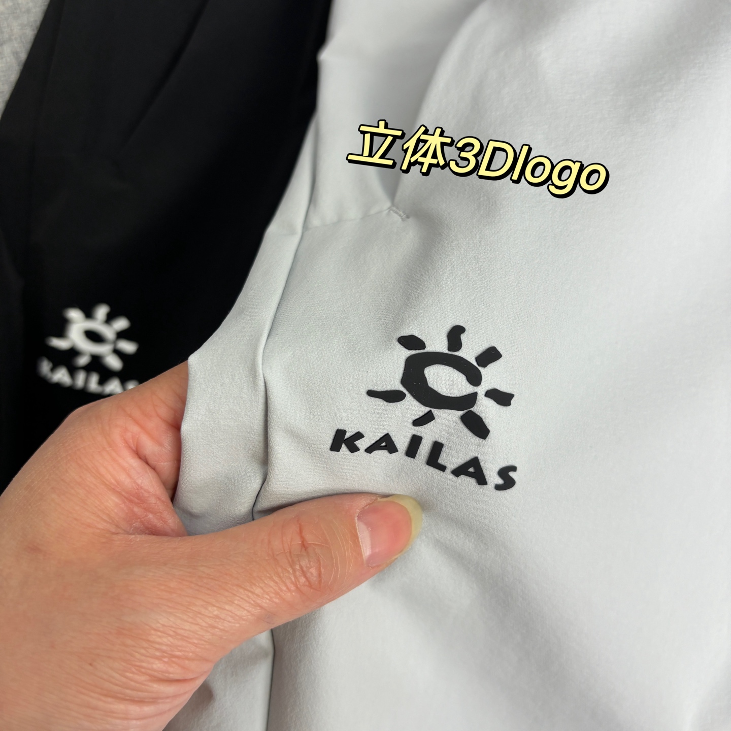 💰130
KAILAS凯乐石梭织轻量速干长裤抗皱户外运动裤
具备优异的速干性能,疾速抽离汗湿,出汗干爽不黏腻
轻量抗皱面料,穿着舒适,出行好打理
"钻石立裆,减少大幅度动作时裆部紧绷感
"膝盖处立体剪裁,增加膝位活动量,运动无束缚
一裤多穿,场景自由切换,从晨跑、骑行到商务休闲,无缝衔接全天候场景。
颜色:黑色 浅灰
尺码表
臀围 裤长 腰围
M 100 95 74 【95 -115斤】
L 104 97 77.5 【115-135斤】
XL 108 99 80.5 【135-155斤】
2XL 112 101 83.5 【155-175斤】
3XL 116 103 87 【170-190斤】