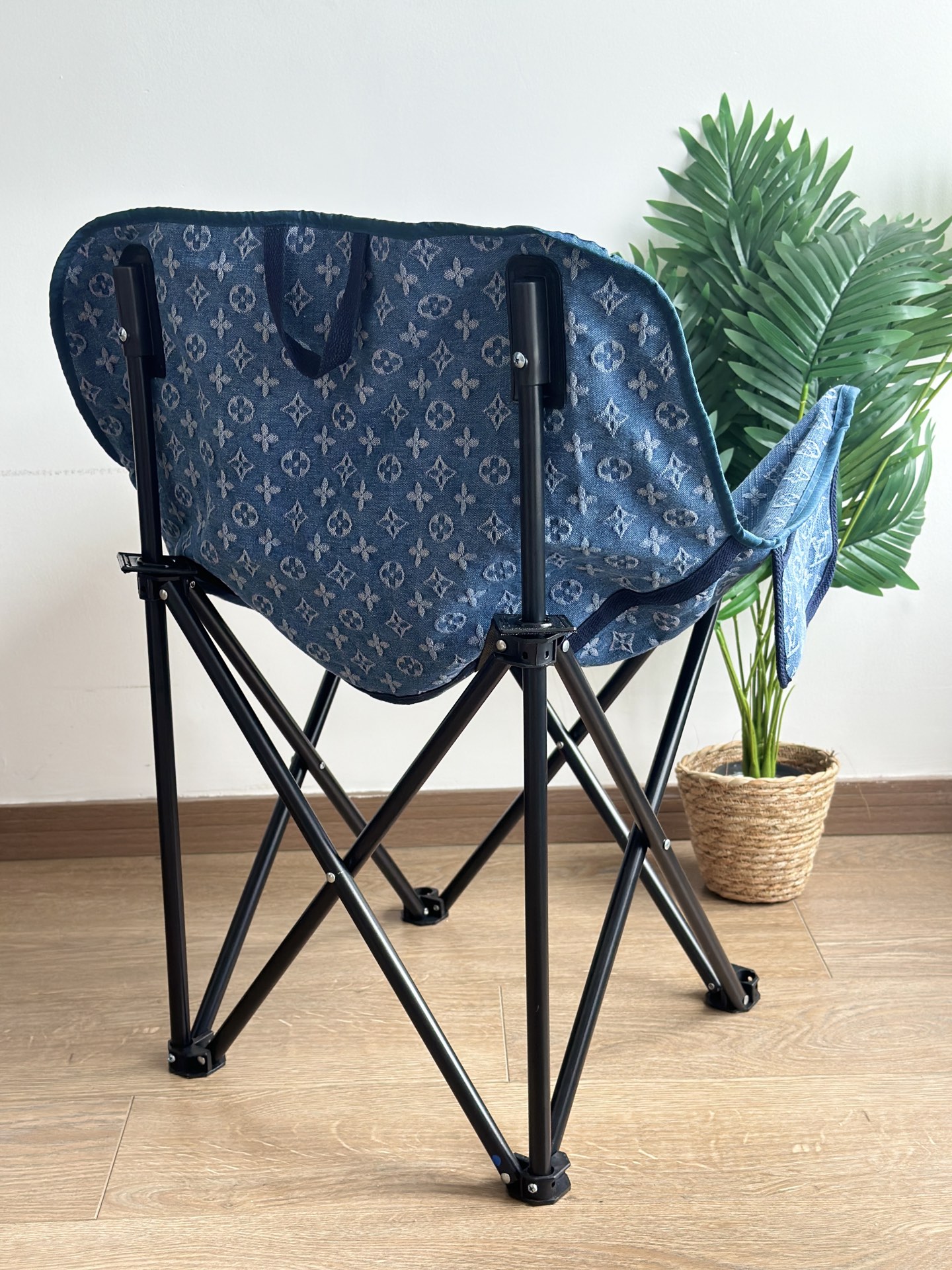 LV 牛仔蓝老花月亮折叠椅 4