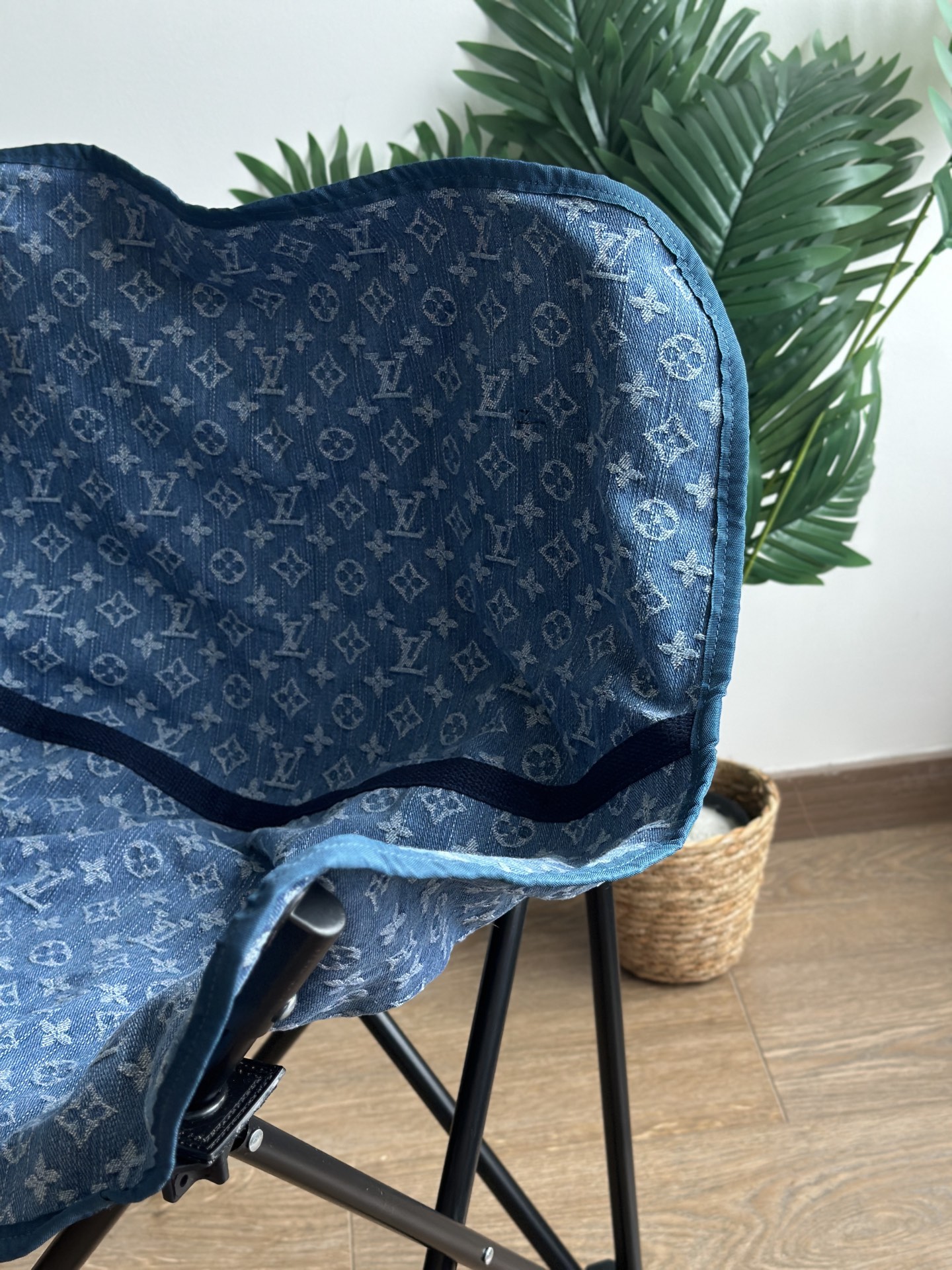 LV 牛仔蓝老花月亮折叠椅 5