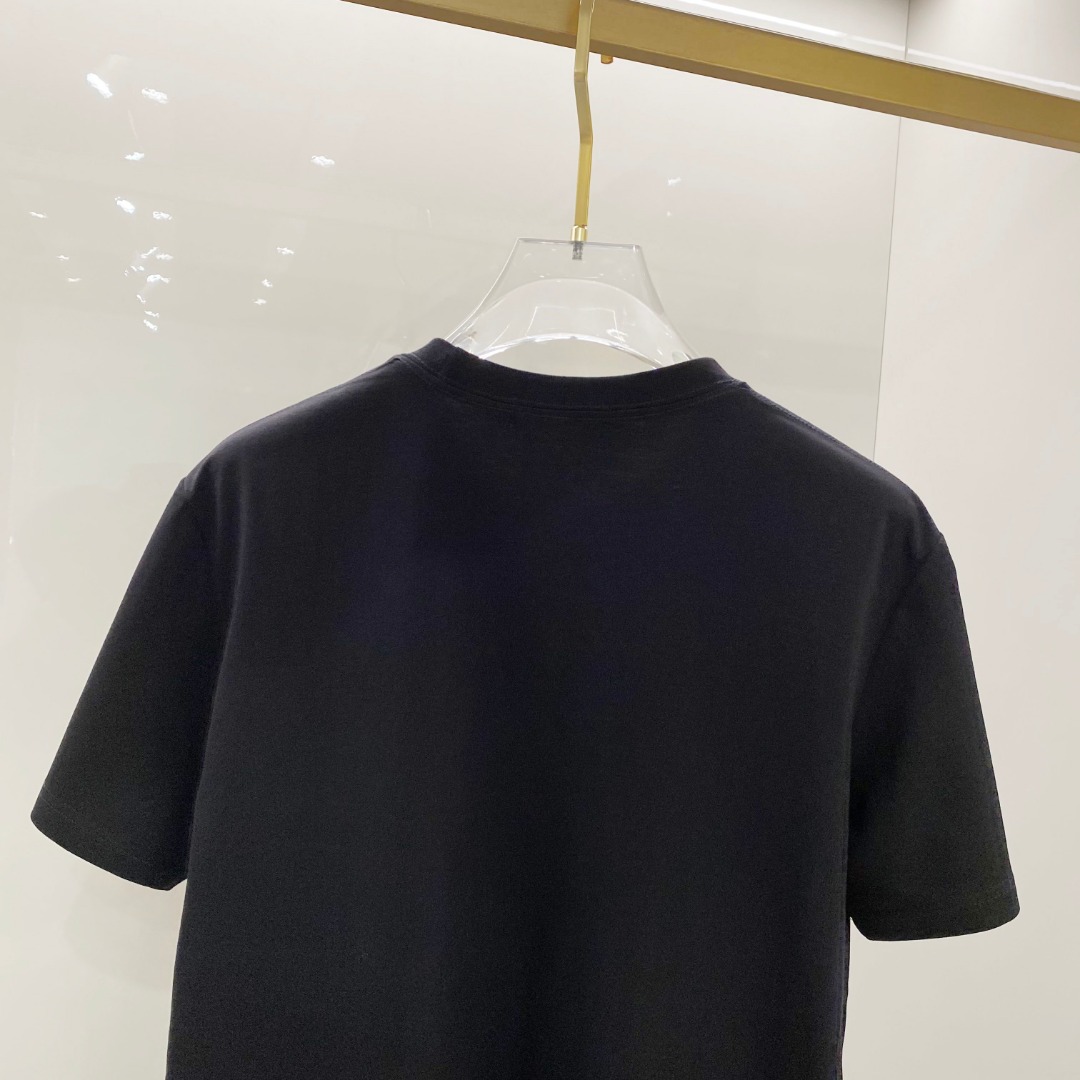 罗意家单穿打底都是首选 高定面料 240克纯棉 2025春夏新品短袖🍃时尚经典圆领短袖👍🏻时尚单品设计，