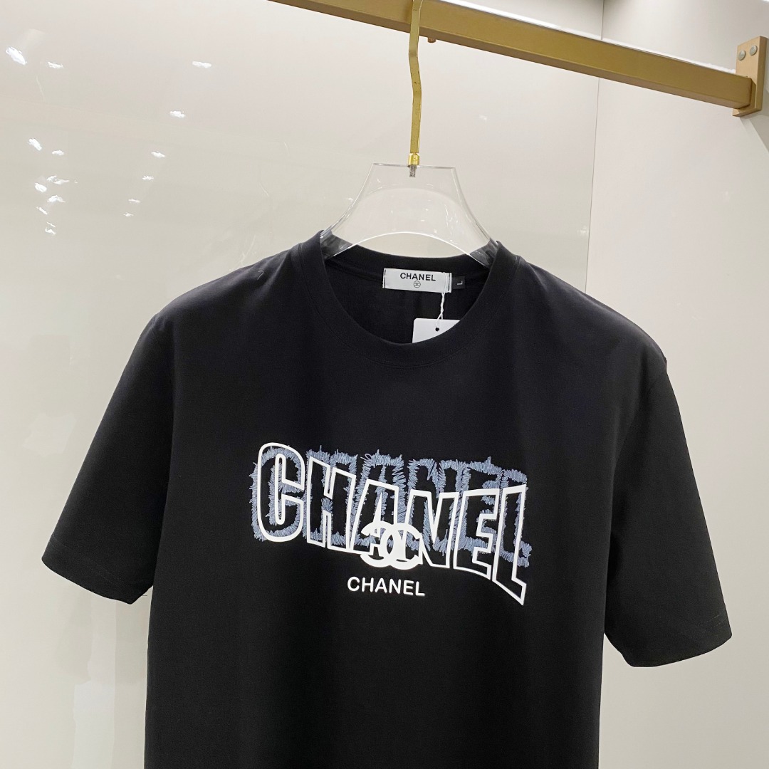 纪家单穿打底都是首选 高定面料 240克纯棉 2025春夏新品短袖🍃时尚经典圆领短袖👍🏻时尚单品设计，更