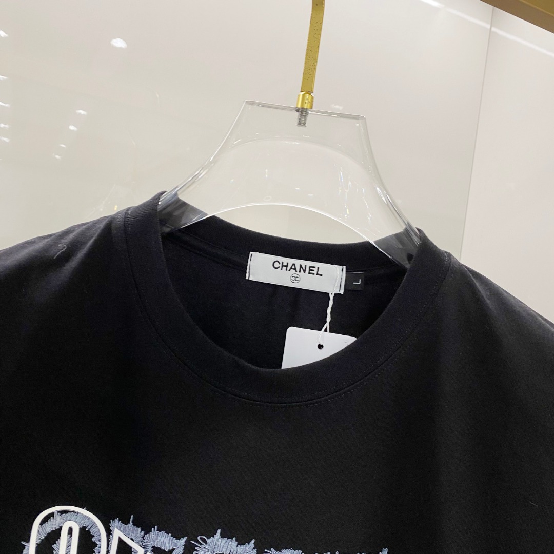 纪家单穿打底都是首选 高定面料 240克纯棉 2025春夏新品短袖🍃时尚经典圆领短袖👍🏻时尚单品设计，更