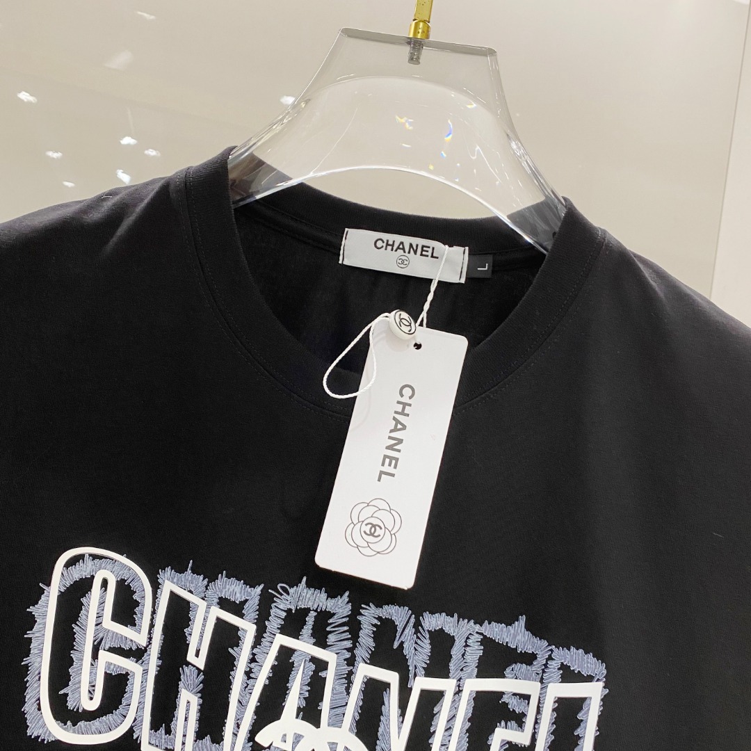 纪家单穿打底都是首选 高定面料 240克纯棉 2025春夏新品短袖🍃时尚经典圆领短袖👍🏻时尚单品设计，更