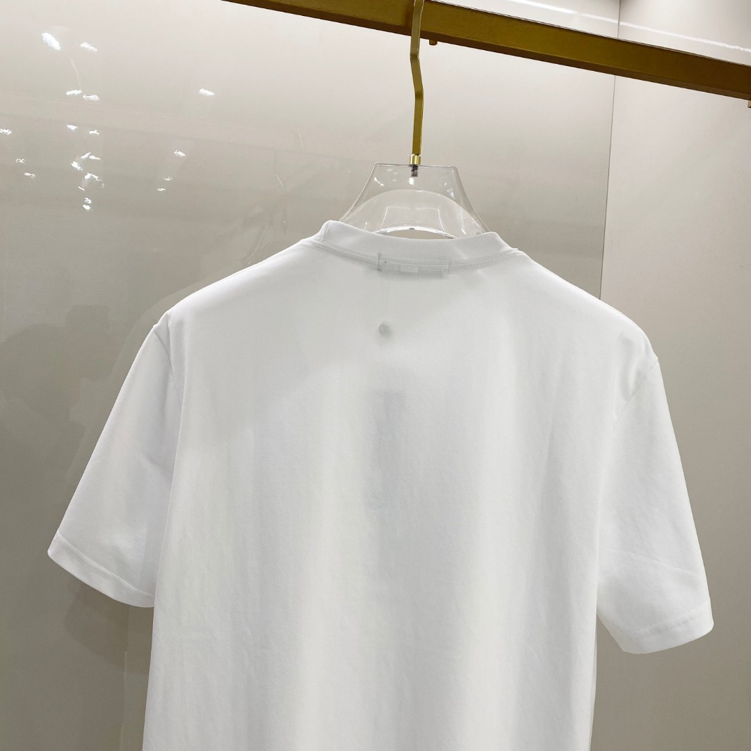 纪家单穿打底都是首选 高定面料 240克纯棉 2025春夏新品短袖🍃时尚经典圆领短袖👍🏻时尚单品设计，更