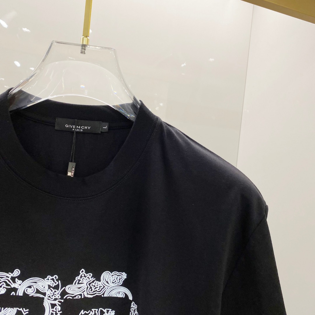 纪家单穿打底都是首选 高定面料 240克纯棉 2025春夏新品短袖🍃时尚经典圆领短袖👍🏻时尚单品设计，更