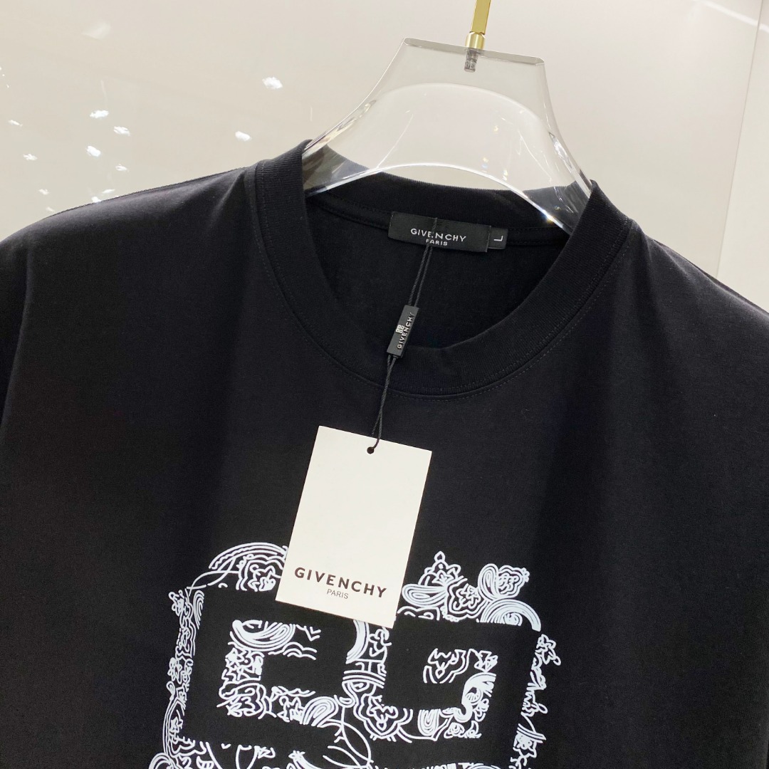 纪家单穿打底都是首选 高定面料 240克纯棉 2025春夏新品短袖🍃时尚经典圆领短袖👍🏻时尚单品设计，更
