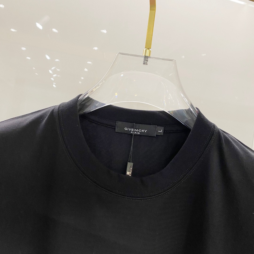 纪家单穿打底都是首选 高定面料 240克纯棉 2025春夏新品短袖🍃时尚经典圆领短袖👍🏻时尚单品设计，更