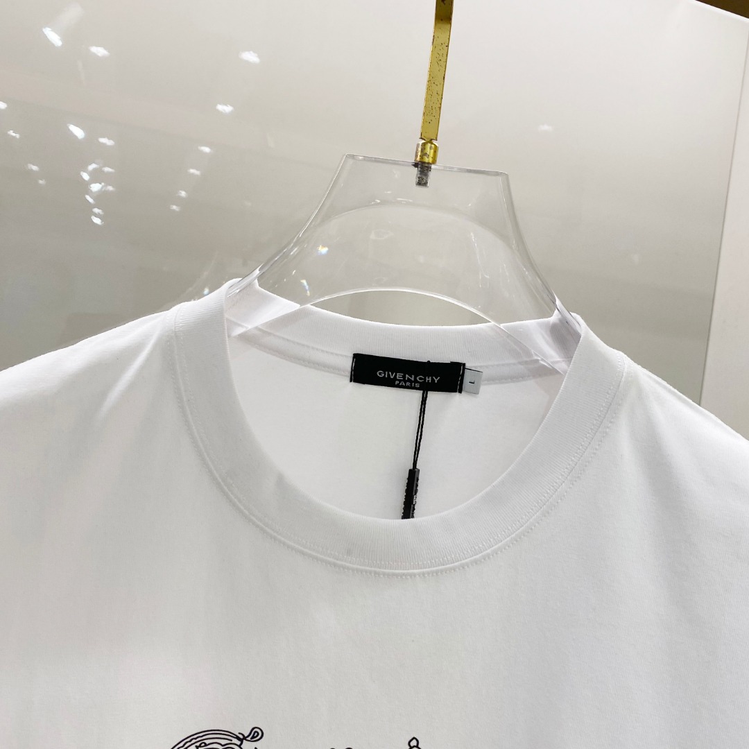 纪家单穿打底都是首选 高定面料 240克纯棉 2025春夏新品短袖🍃时尚经典圆领短袖👍🏻时尚单品设计，更
