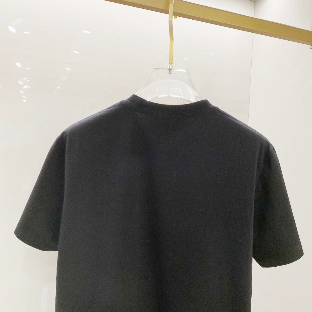 巴黎家单穿打底都是首选 高定面料 240克纯棉 2025春夏新品短袖🍃时尚经典圆领短袖👍🏻时尚单品设计，