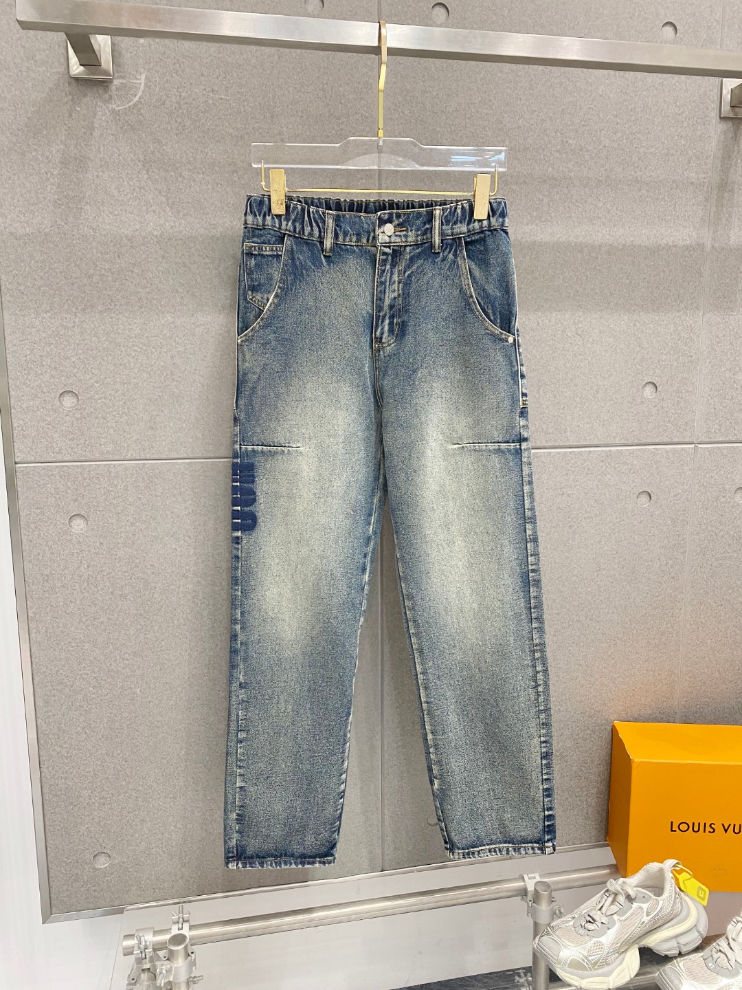 NO:121832,Dijia 2025ss four-season jeans, custom-made full set of hardware, brand new brand design craftsmanship, fine workmanship, perfect details, high version Number of codes 29-38 (no 35-37), dior, jeans, alexander wang19860909迪家2025ss四季款牛仔裤,定制全套五金,全新品牌设计工艺,做工精细,细节完美,高版本 码数29-38（无35-37）,,dior,jeans,alexander wang,Men's clothing