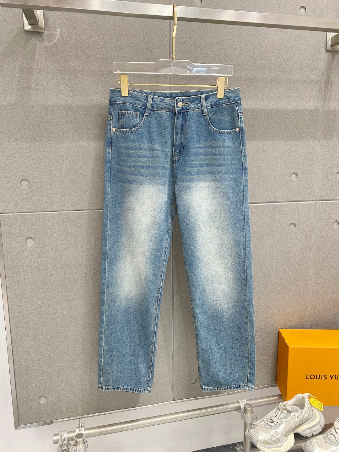 NO:121819,Fenjia 2025ss four-season jeans, custom-made full set of hardware, brand new brand design craftsmanship, fine workmanship, perfect details, high version Number of codes 29-38 (no 35-37), fendi, jeans, alexander wang19860909芬家2025ss四季款牛仔裤,定制全套五金,全新品牌设计工艺,做工精细,细节完美,高版本 码数29-38（无35-37）,,fendi,jeans,alexander wang,Men's clothing