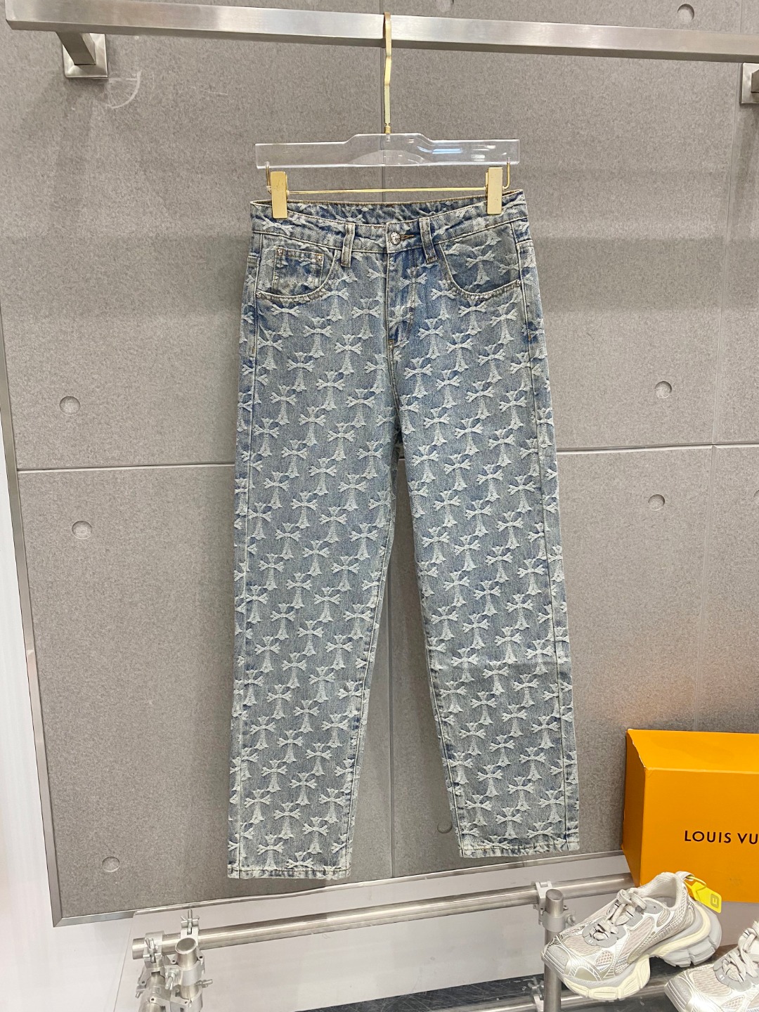 NO:121825,Crowe 2025ss four-season jeans, custom-made full set of hardware, brand new brand design craftsmanship, fine workmanship, perfect details, high-version S-3XL, chrome hearts, loewe, jeans, alexander wang19860909克罗家 2025ss四季款牛仔裤,定制全套五金,全新品牌设计工艺,做工精细,细节完美,高版本 码数S-3XL,,chrome hearts,loewe,jeans,alexander wang,Men's clothing