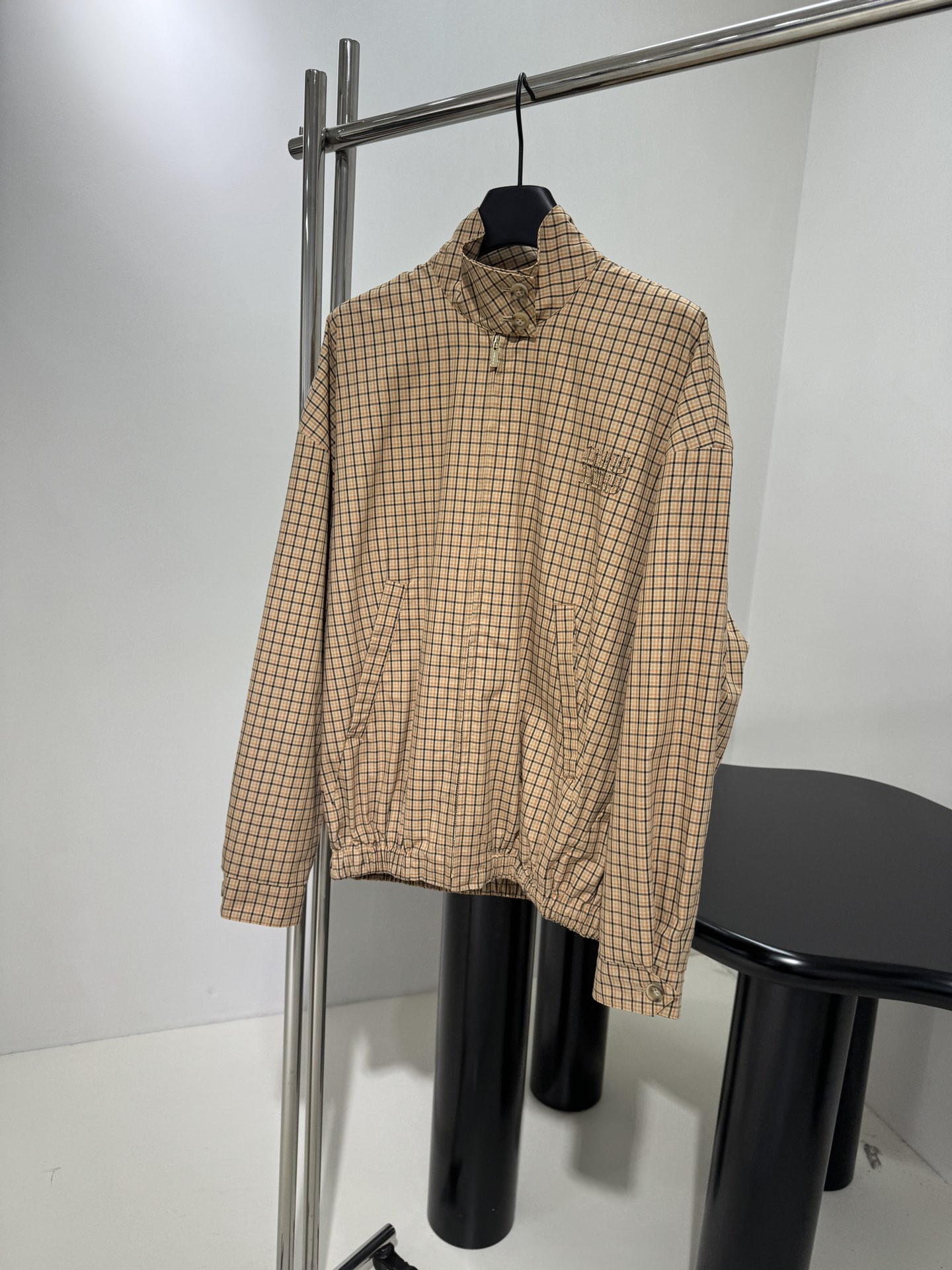 ～ New grid -grained waist jacket \n This jacket This jacket is characterized by lively plaid patterns \n. Trip -to -level tanv\n: light brown \n: