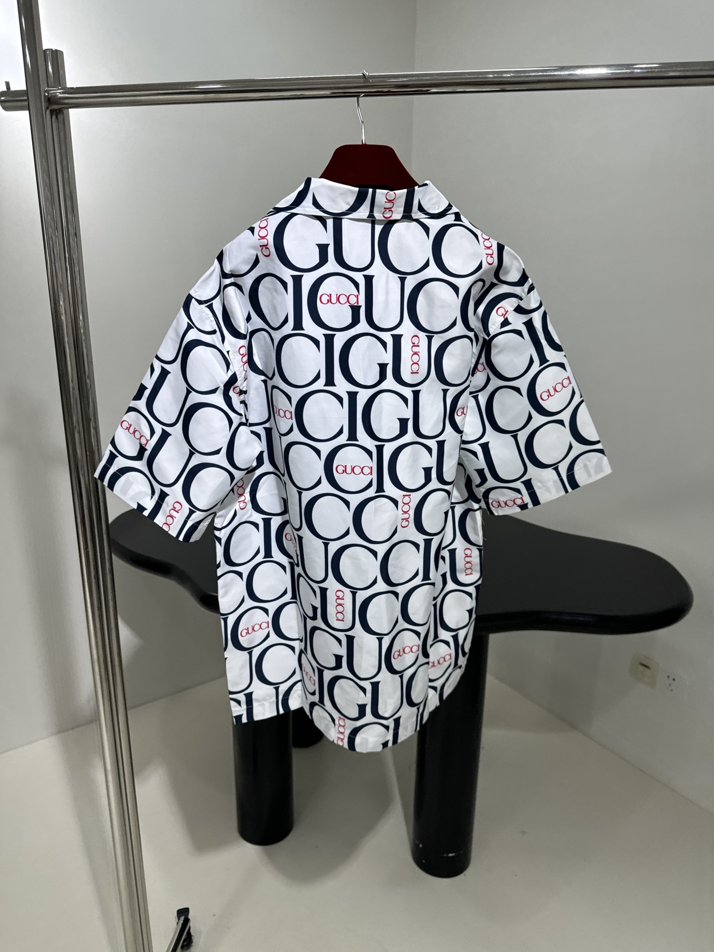 Luxury Travel-Inspired T-shirt Collection by Guccio for Spring and Summer. - 图片 3