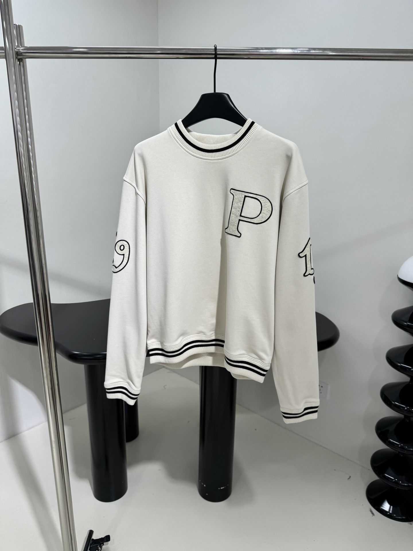 Prada Negozio
 Abbigliamento Felpe Acquista la migliore replica di alta qualità autentica
 Colore albicocca Splicing Unisex Cotone Lavorazione a maglia Collezione Autunno