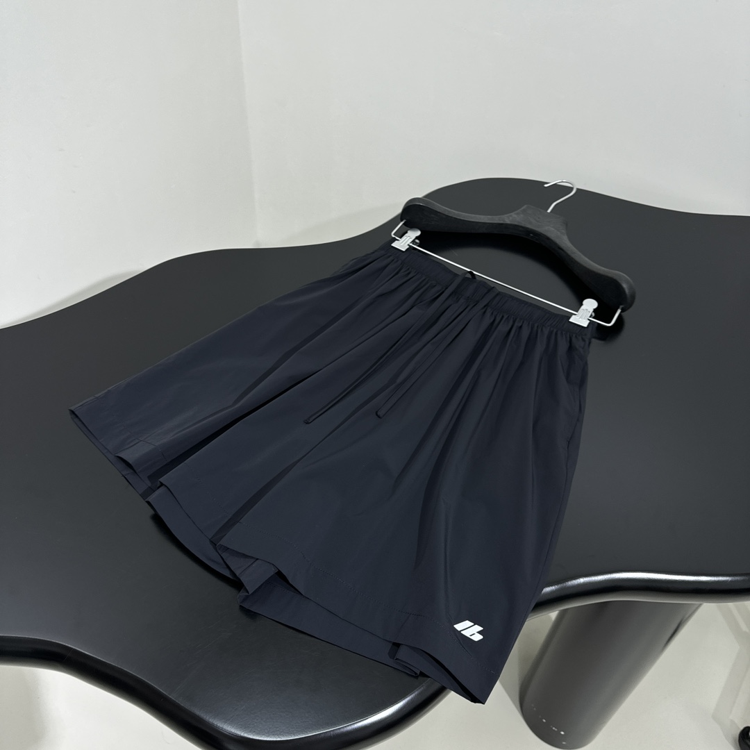 𝐵𝑎𝑙𝑒𝑛𝑐𝑖𝑎𝑔*新品ACTIVEWEAR弹力修身运动外套搭配休闲短裤
定制高密度网纹弹力尼龙面料
饰