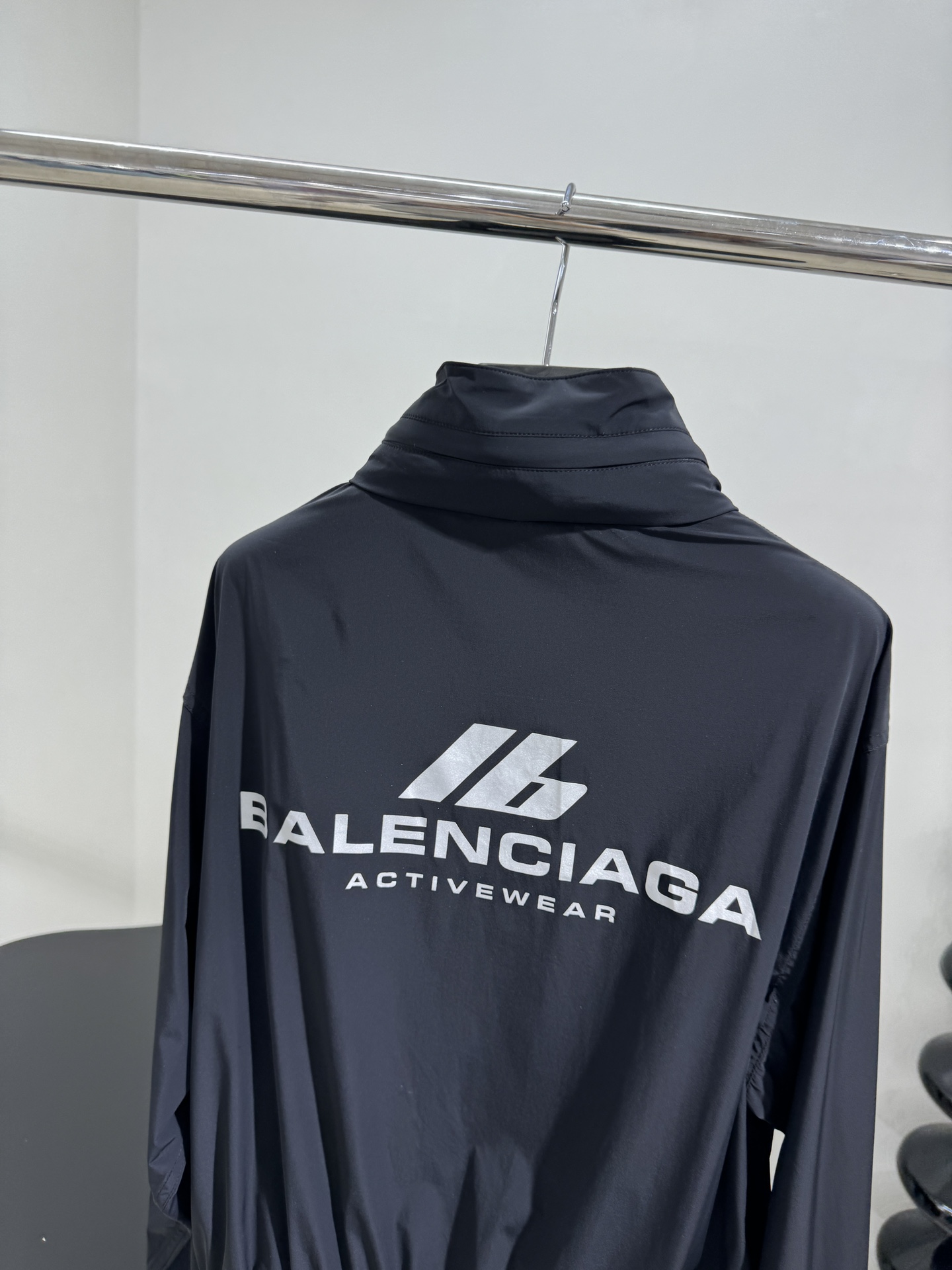 𝐵𝑎𝑙𝑒𝑛𝑐𝑖𝑎𝑔*新品ACTIVEWEAR弹力修身运动外套搭配休闲短裤
定制高密度网纹弹力尼龙面料
饰