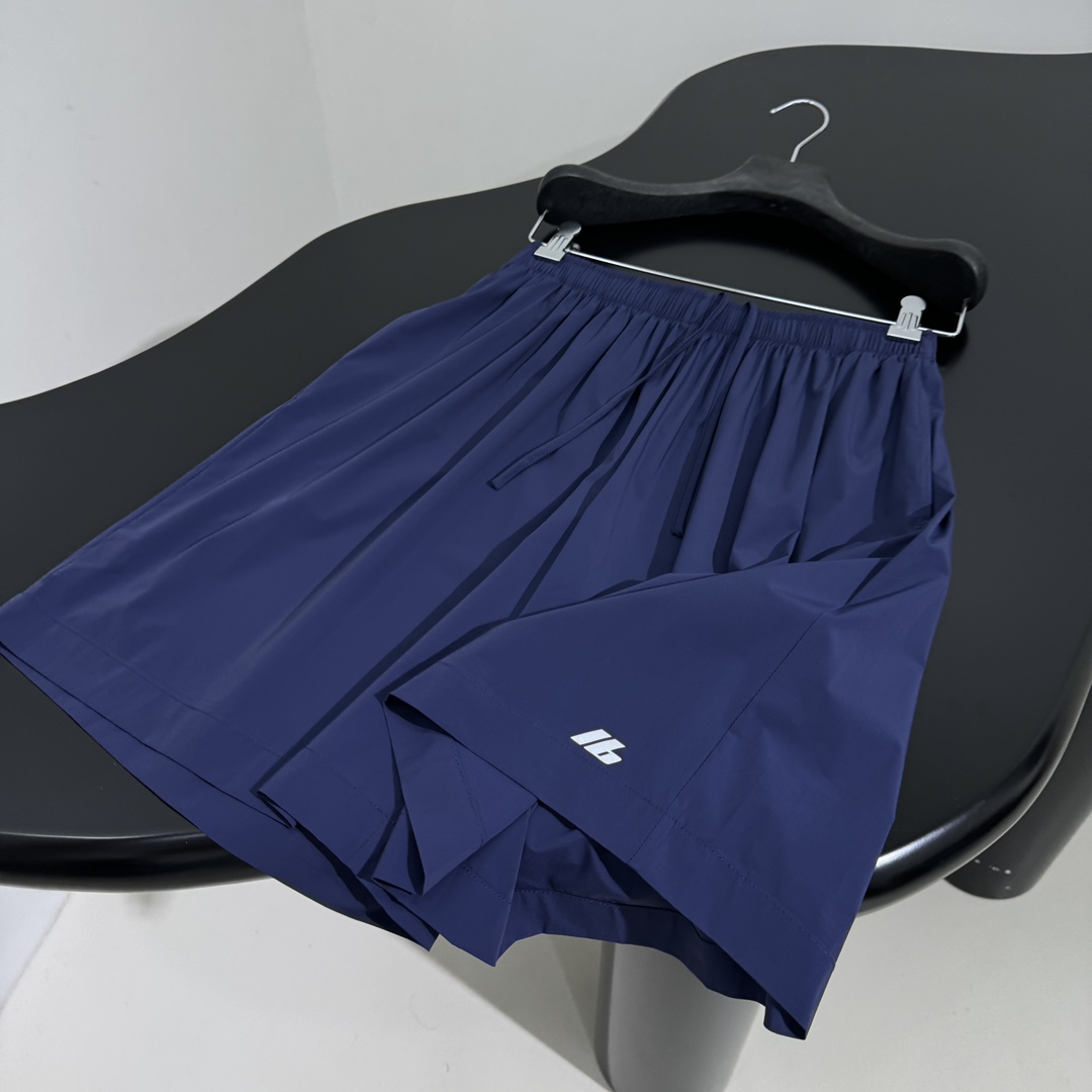𝐵𝑎𝑙𝑒𝑛𝑐𝑖𝑎𝑔*新品ACTIVEWEAR弹力修身运动外套搭配休闲短裤
定制高密度网纹弹力尼龙面料
饰