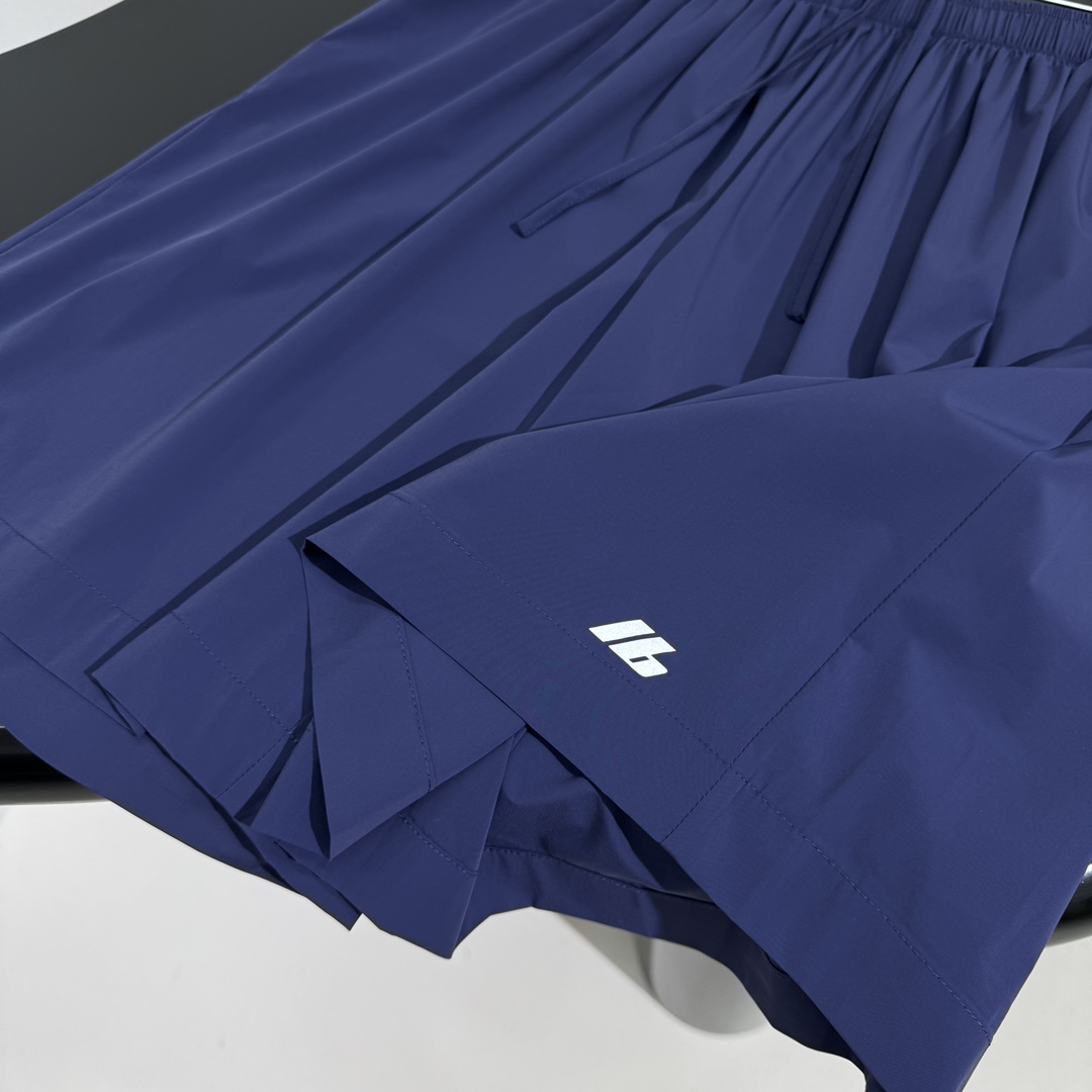 𝐵𝑎𝑙𝑒𝑛𝑐𝑖𝑎𝑔*新品ACTIVEWEAR弹力修身运动外套搭配休闲短裤
定制高密度网纹弹力尼龙面料
饰