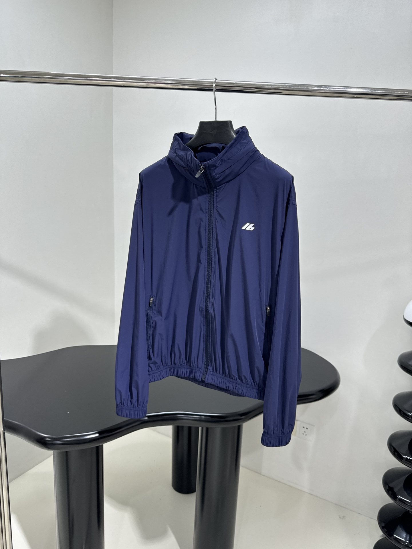 𝐵𝑎𝑙𝑒𝑛𝑐𝑖𝑎𝑔*新品ACTIVEWEAR弹力修身运动外套搭配休闲短裤
定制高密度网纹弹力尼龙面料
饰