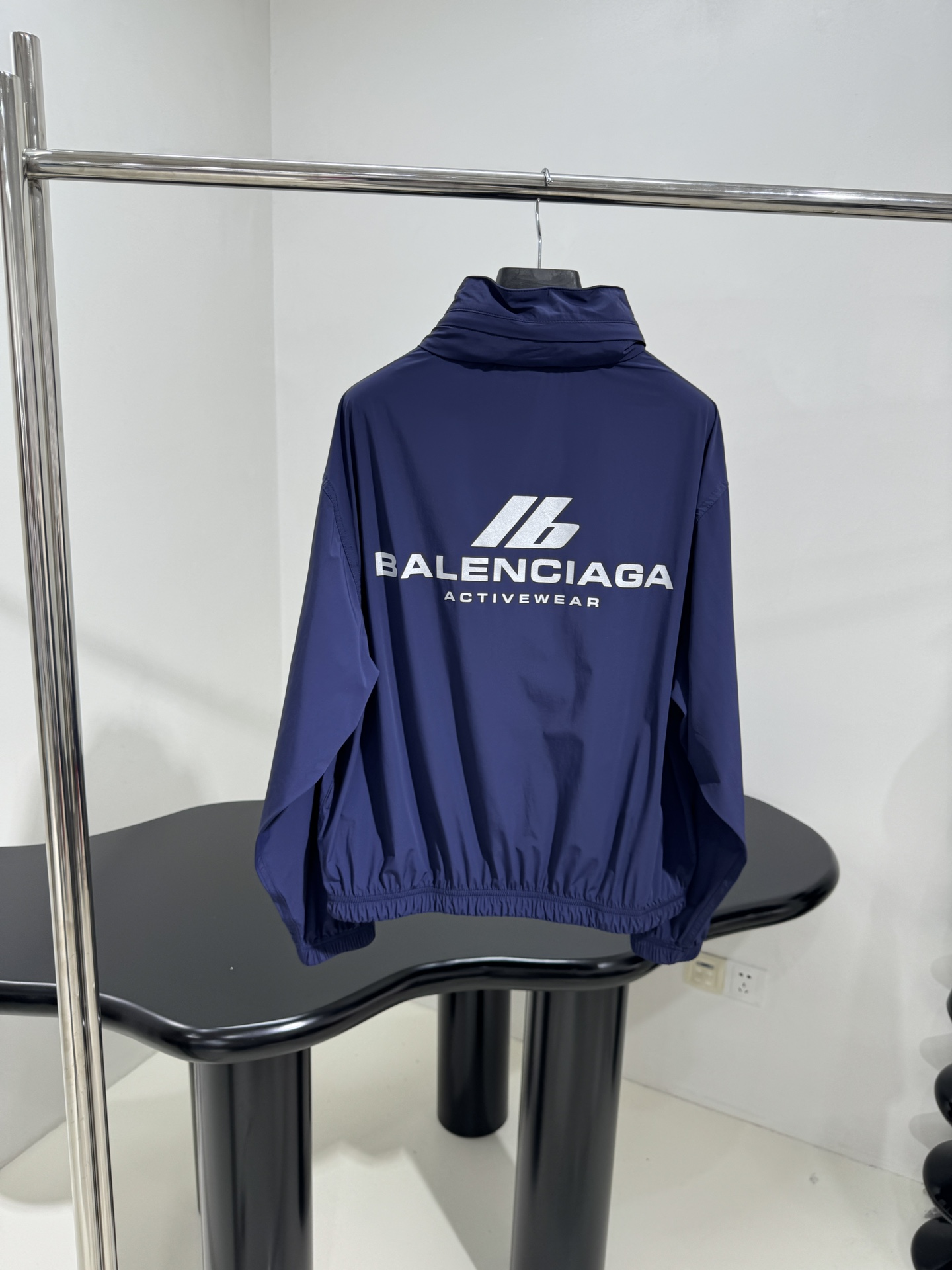 𝐵𝑎𝑙𝑒𝑛𝑐𝑖𝑎𝑔*新品ACTIVEWEAR弹力修身运动外套搭配休闲短裤
定制高密度网纹弹力尼龙面料
饰