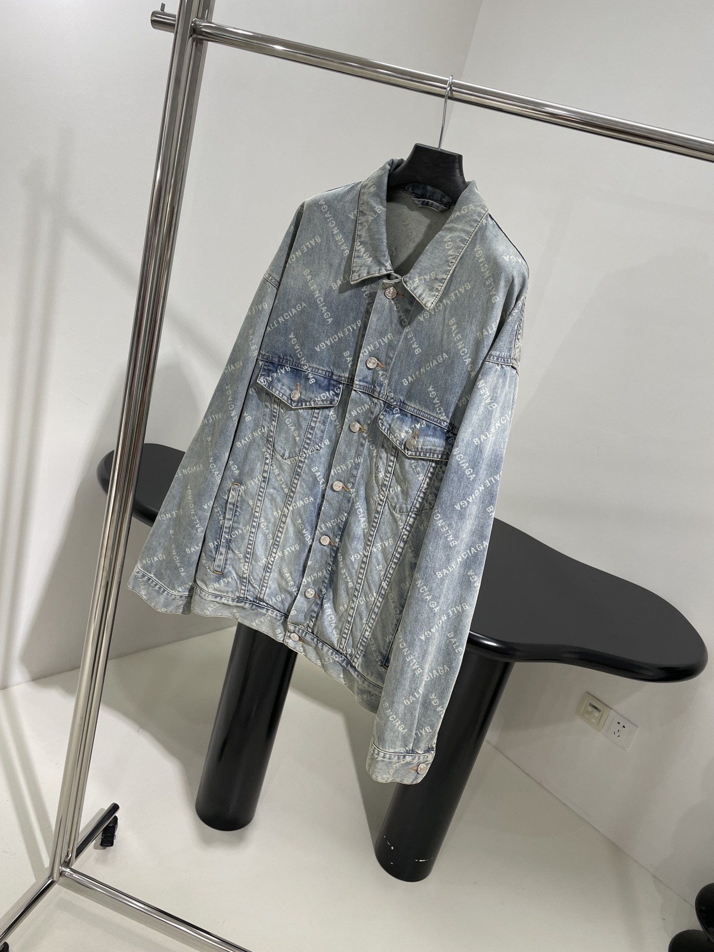 Barenciag New Danning Shape Jacket Cowboy: Single-Size Female Suit with Retro Details - 图片 2