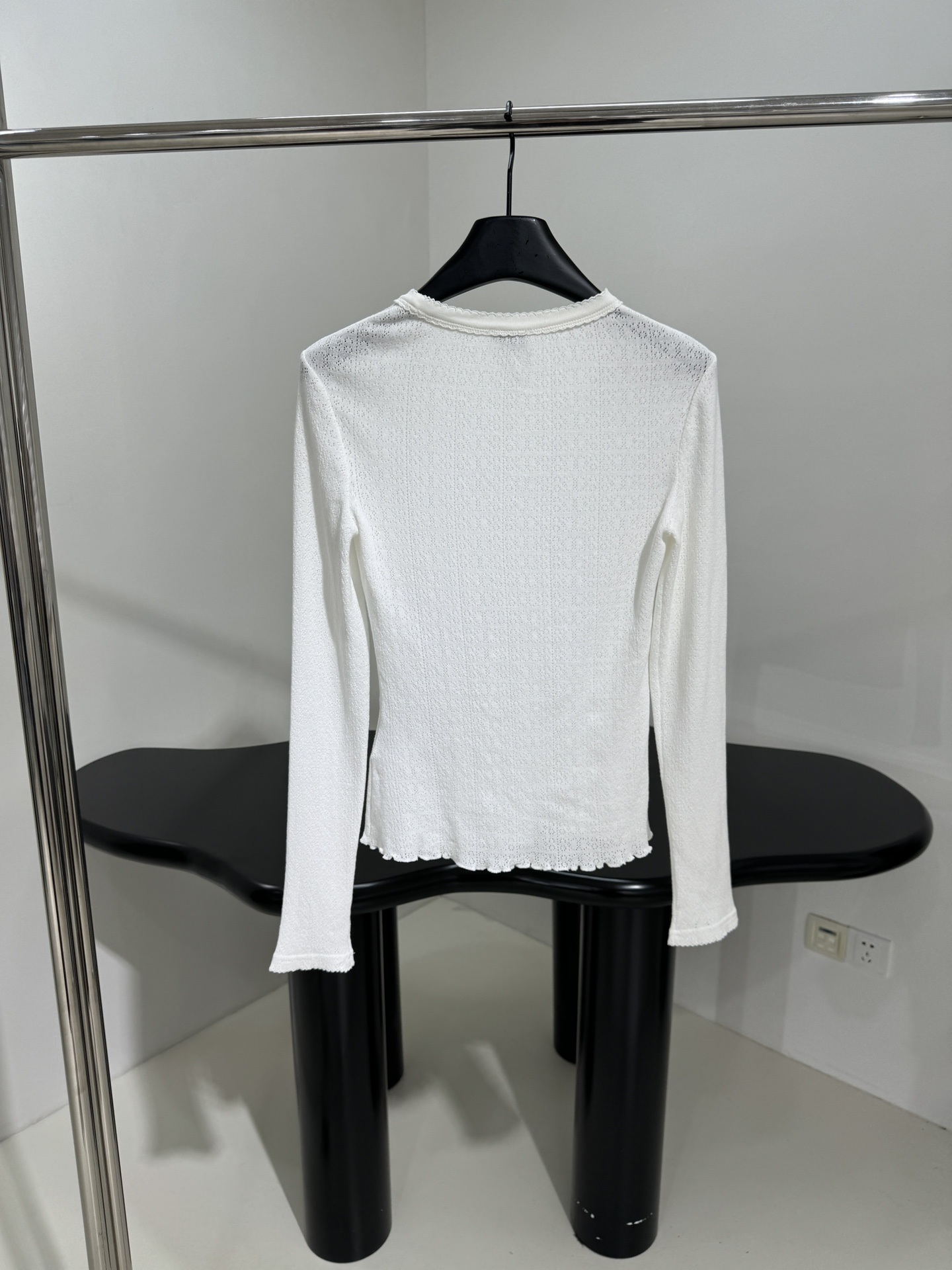 小香新品coco neige滑雪系列真丝羊毛打底衫
柔软真丝羊毛针织面料
紧身版型修饰身材
高级针织镂空