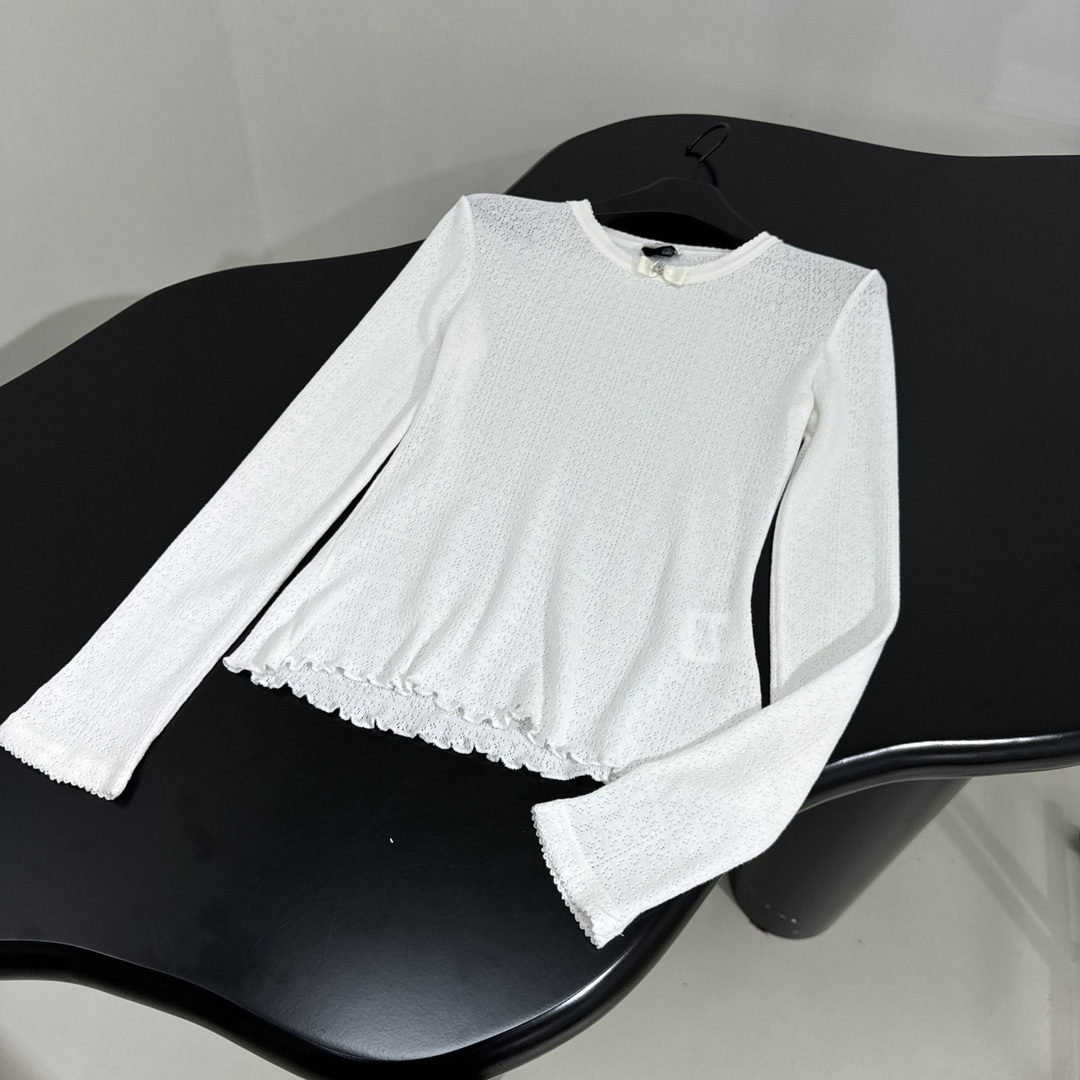 小香新品coco neige滑雪系列真丝羊毛打底衫
柔软真丝羊毛针织面料
紧身版型修饰身材
高级针织镂空