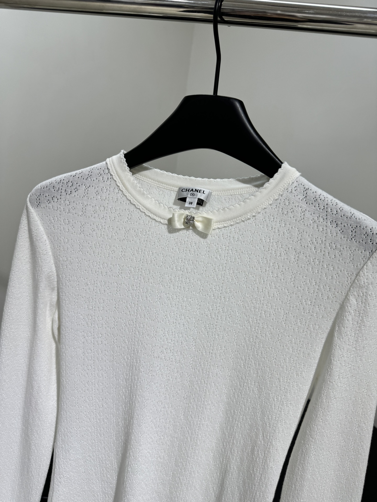 小香新品coco neige滑雪系列真丝羊毛打底衫
柔软真丝羊毛针织面料
紧身版型修饰身材
高级针织镂空