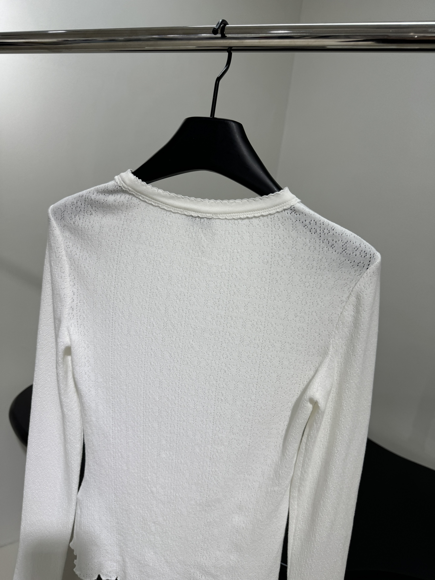 小香新品coco neige滑雪系列真丝羊毛打底衫
柔软真丝羊毛针织面料
紧身版型修饰身材
高级针织镂空