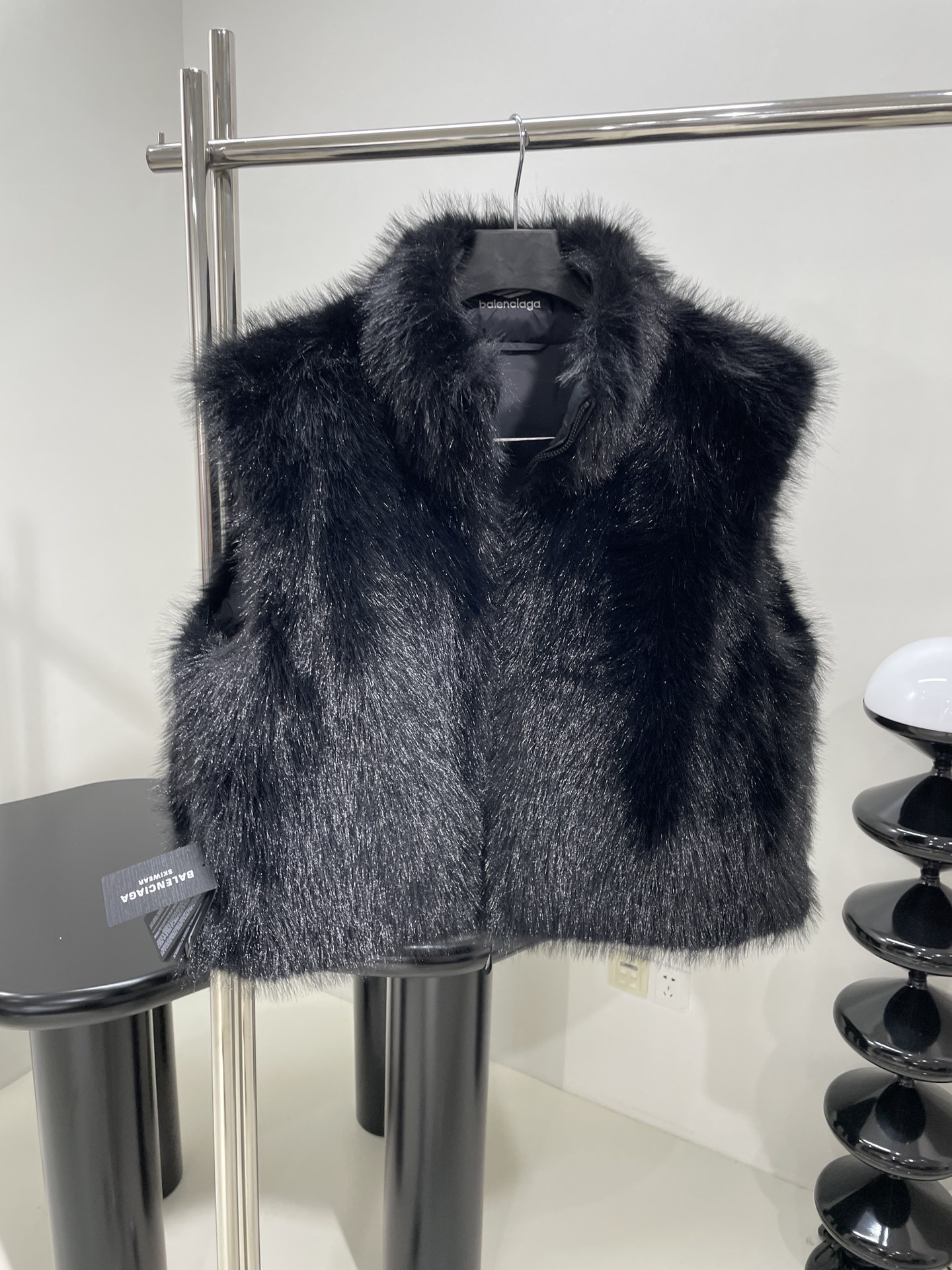 Customized 3B Sports Icon Ski Puffer Jacket with Green Fur and Orbital Zipper - 图片 9