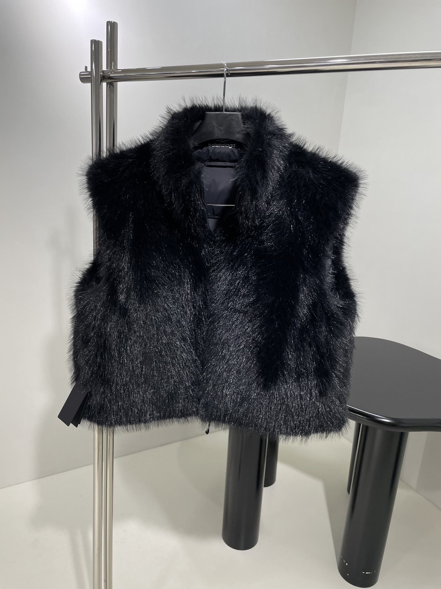 Customized 3B Sports Icon Ski Puffer Jacket with Green Fur and Orbital Zipper - 图片 1