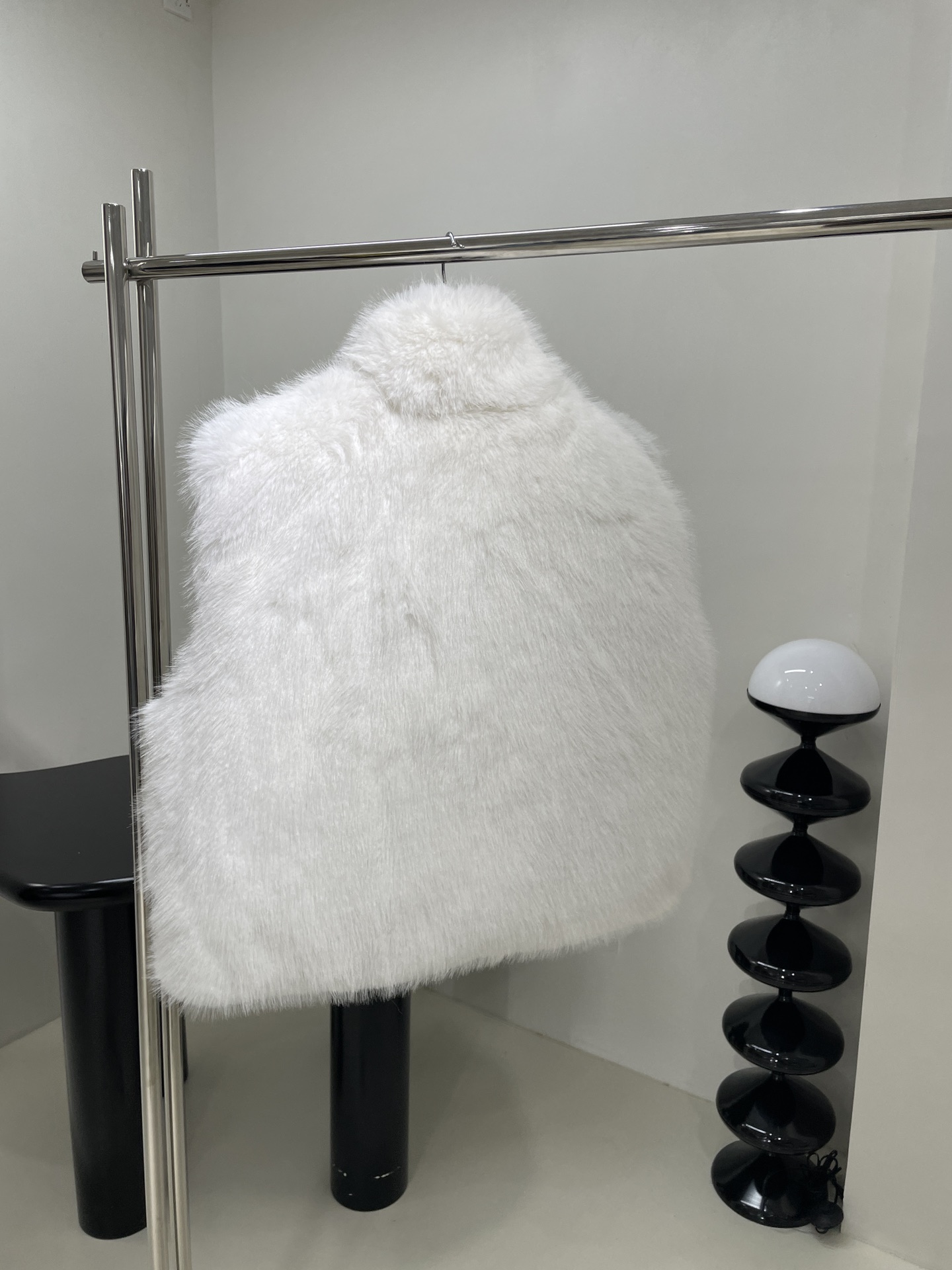 Customized 3B Sports Icon Ski Puffer Jacket with Green Fur and Orbital Zipper - 图片 2