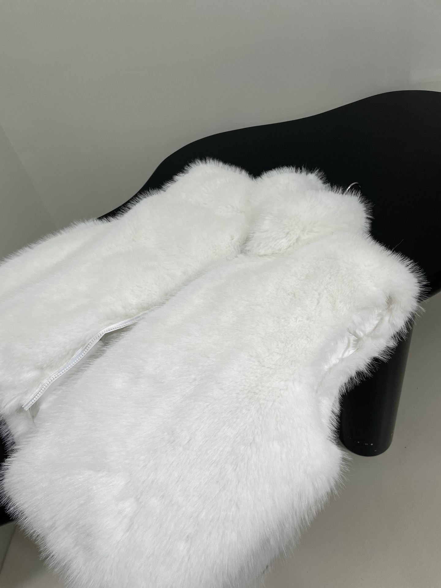 Customized 3B Sports Icon Ski Puffer Jacket with Green Fur and Orbital Zipper - 图片 6