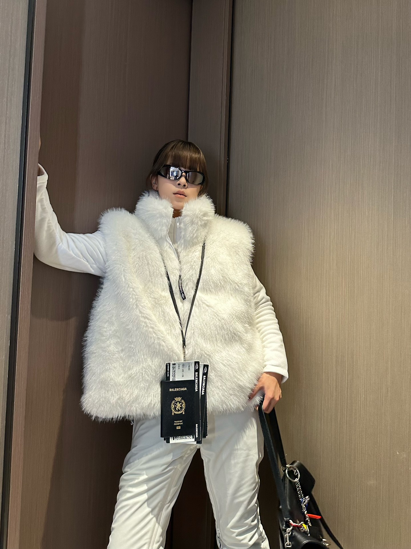 High-End Female Suit with Dustproof Bags and Two-Faced Horse Armor - 图片 3