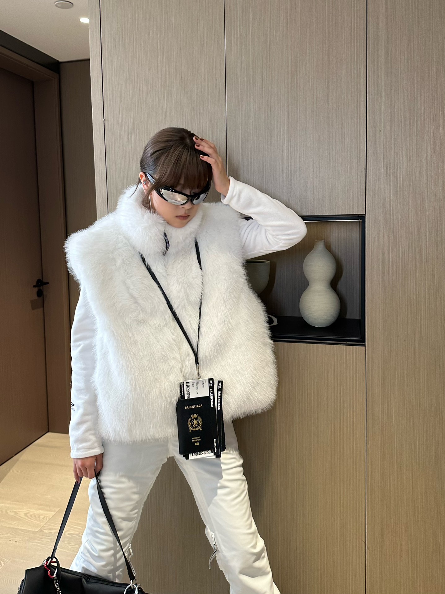 High-End Female Suit with Dustproof Bags and Two-Faced Horse Armor - 图片 1