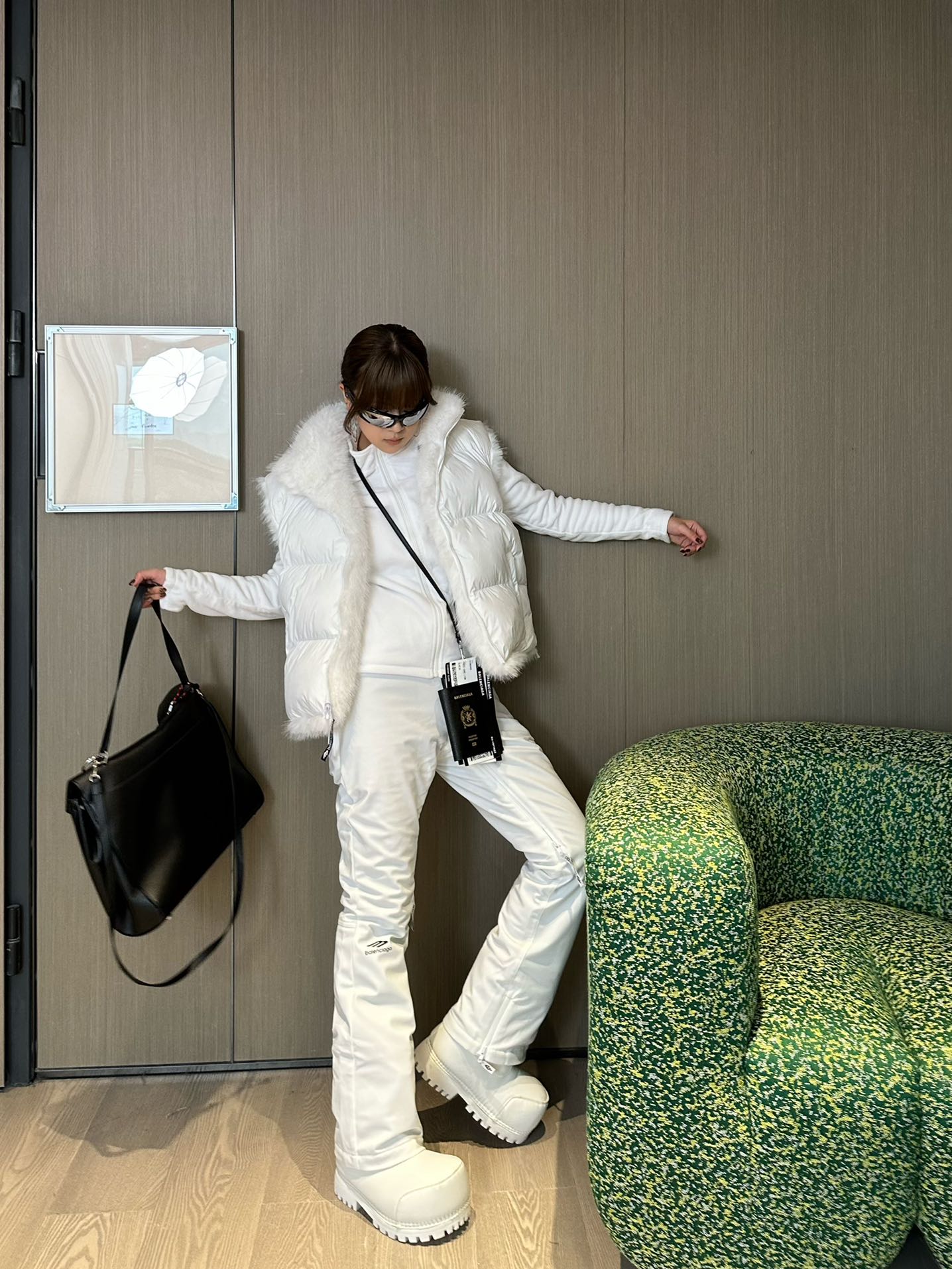 High-Quality Women’s Suit with Two-Faced Horse Armor and Fur Coat Detail - 图片 5