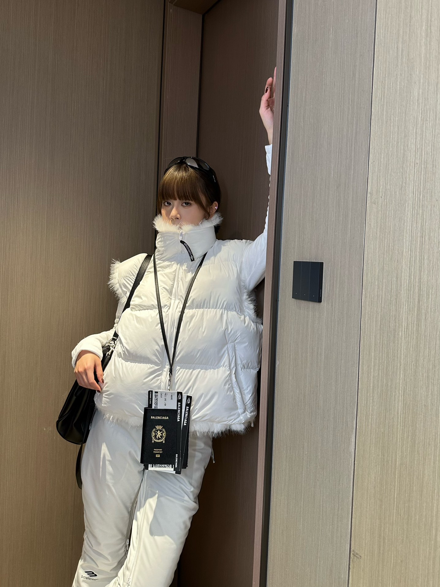 High-Quality Women’s Suit with Two-Faced Horse Armor and Fur Coat Detail - 图片 4
