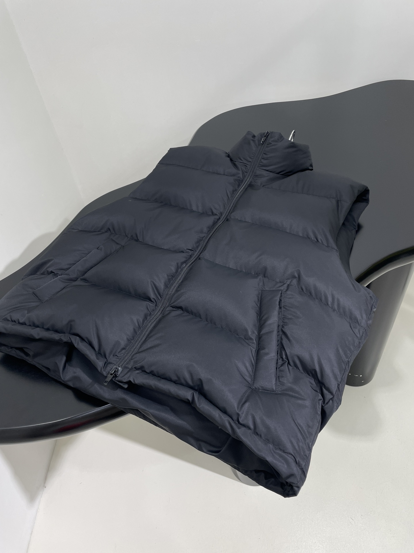 Balenciaga Retro-Black Cocoon Kick Puffer Suit with Gender-Neutral Design and Boxing Art Embroidery - 图片 7