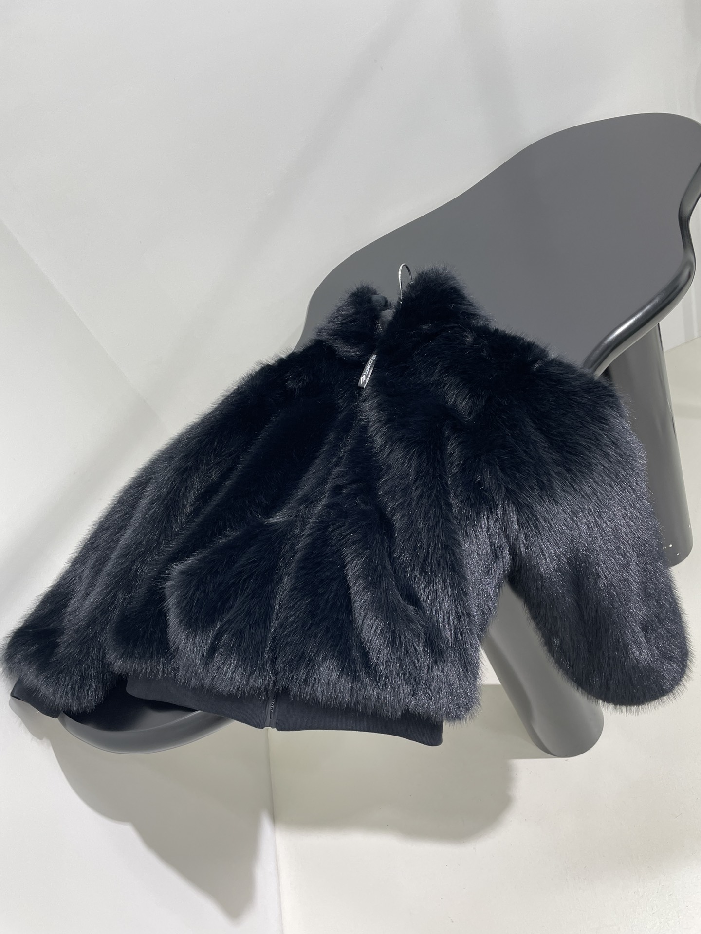 Customized Heat-Firing Skiwear with Green Fur and Iconic Zipper Embroidery - 图片 6
