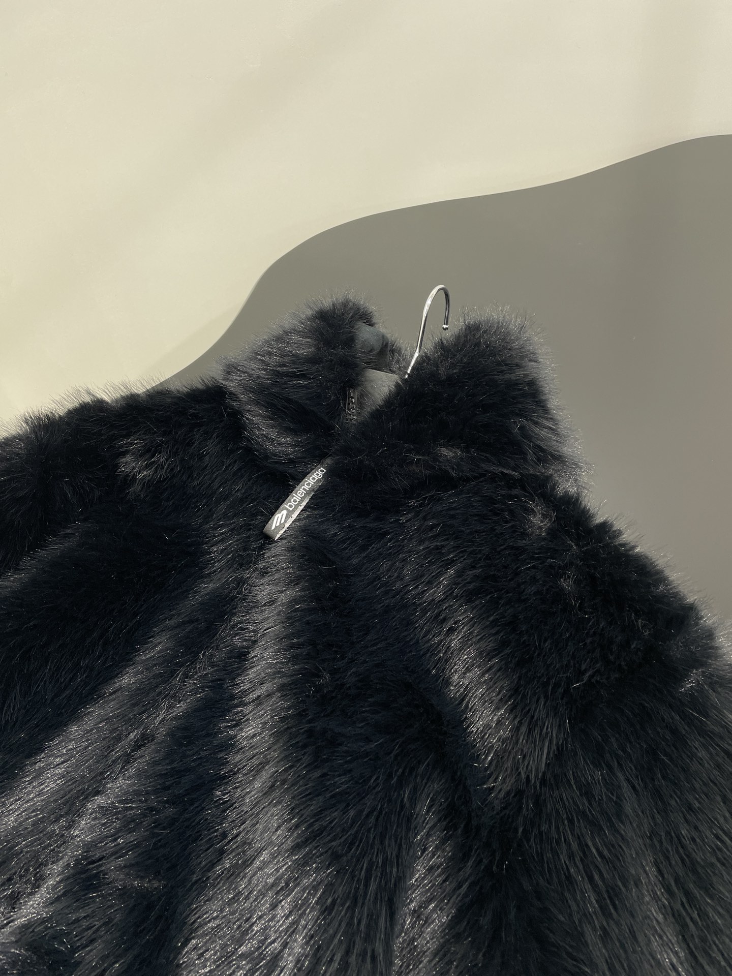 Customized Heat-Firing Skiwear with Green Fur and Iconic Zipper Embroidery - 图片 8