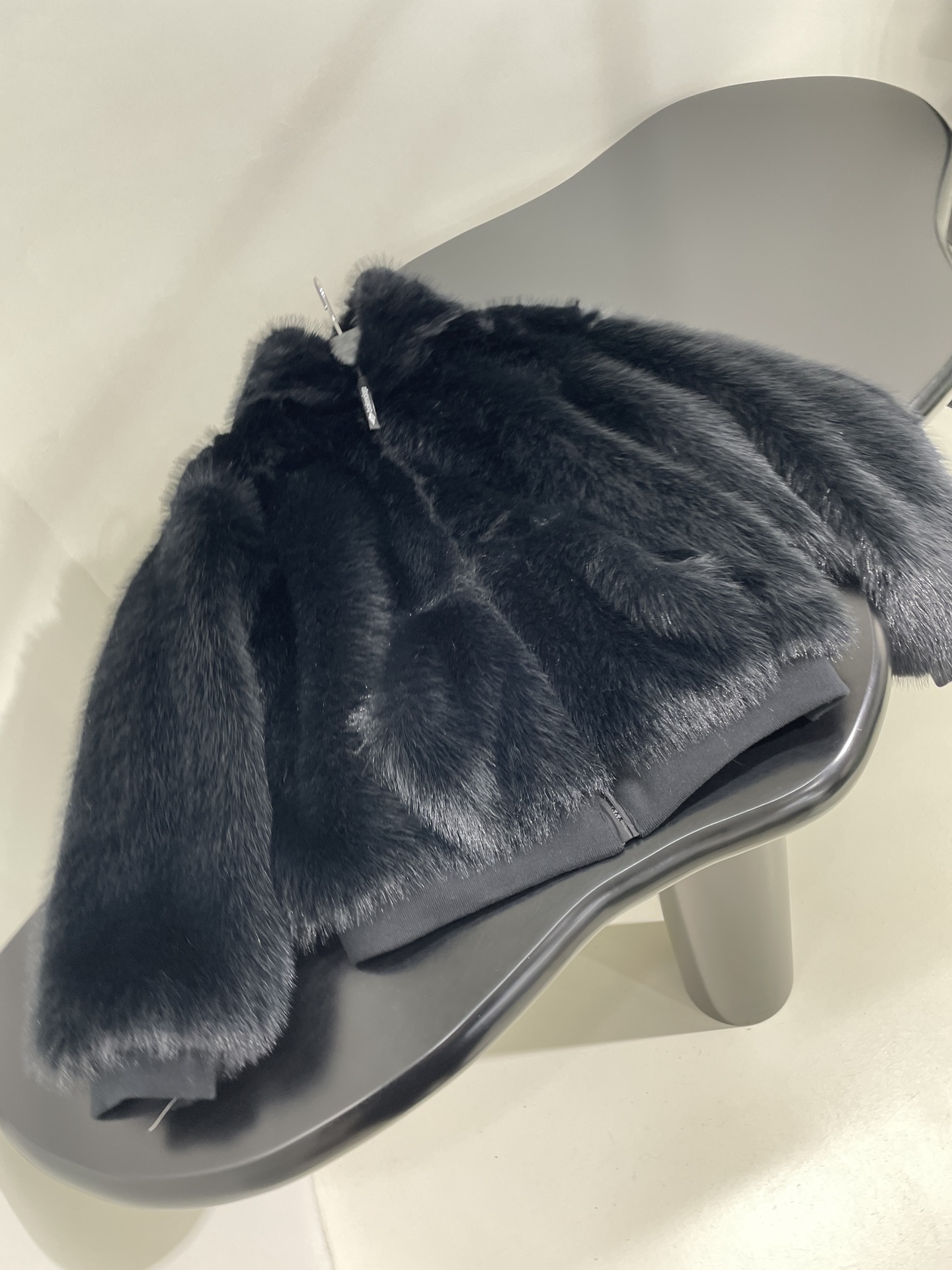 Customized Heat-Firing Skiwear with Green Fur and Iconic Zipper Embroidery - 图片 5