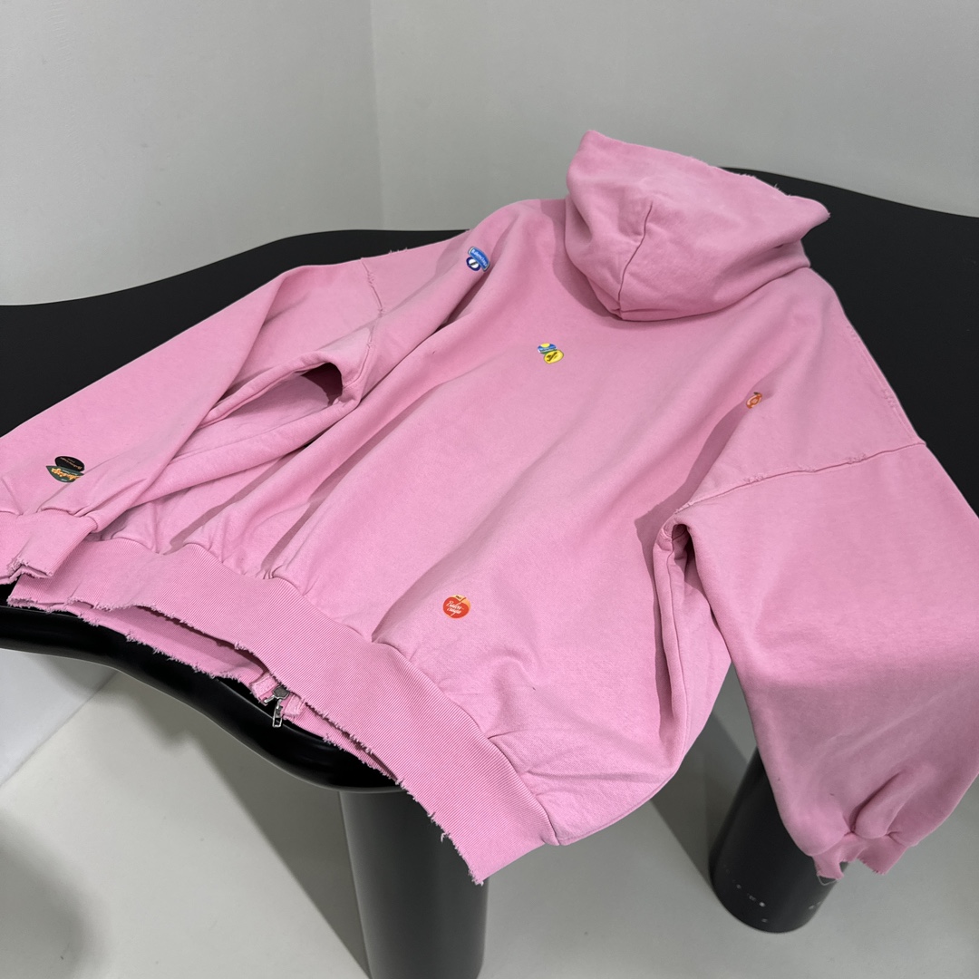 𝐵𝑎𝑙𝑒𝑛𝑐𝑖𝑎𝑔*25早春新品FRUITY中号版型拉链外套
褪色做旧粉色复古平纹针织面料
满饰frui