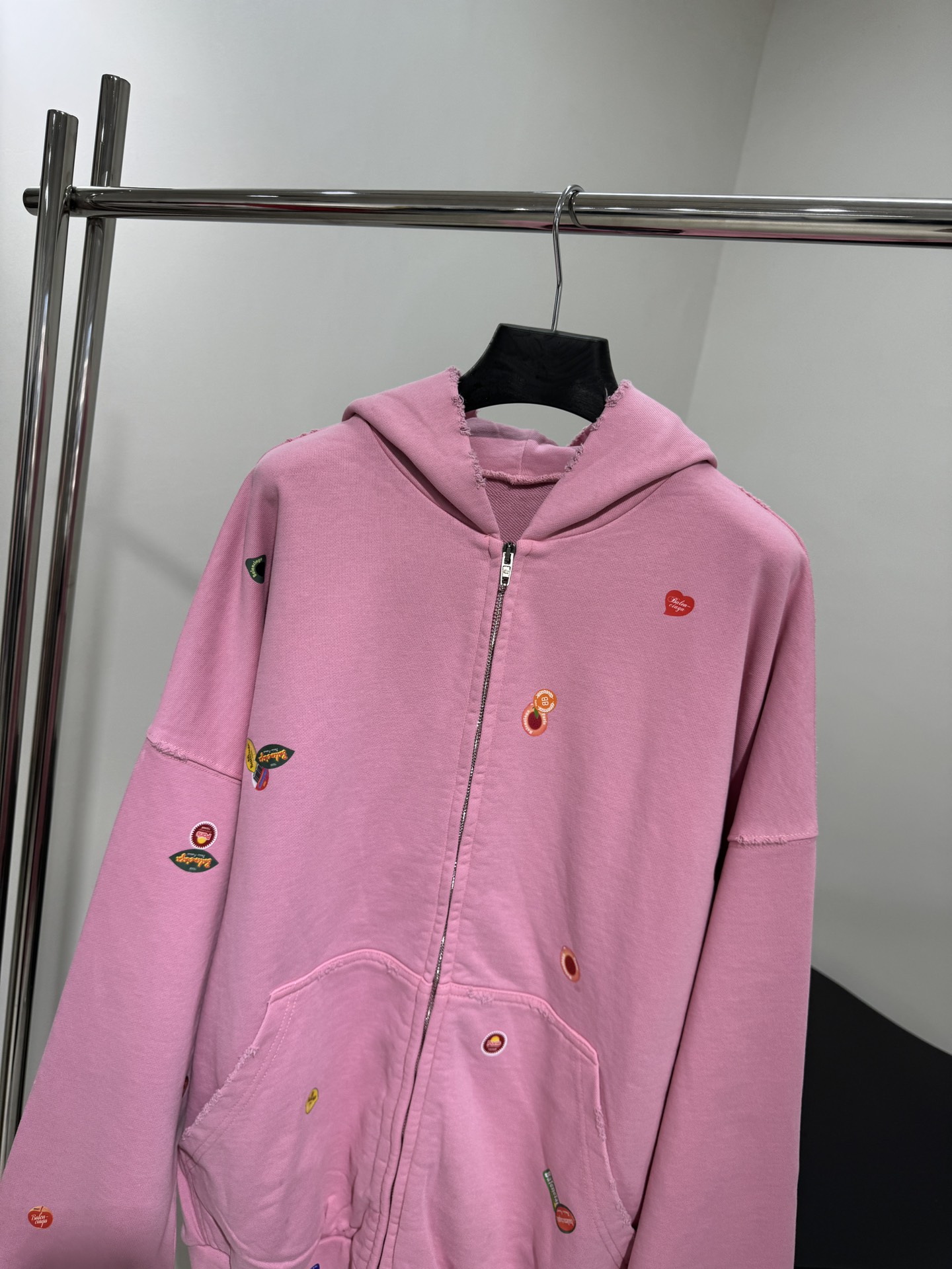 𝐵𝑎𝑙𝑒𝑛𝑐𝑖𝑎𝑔*25早春新品FRUITY中号版型拉链外套
褪色做旧粉色复古平纹针织面料
满饰frui