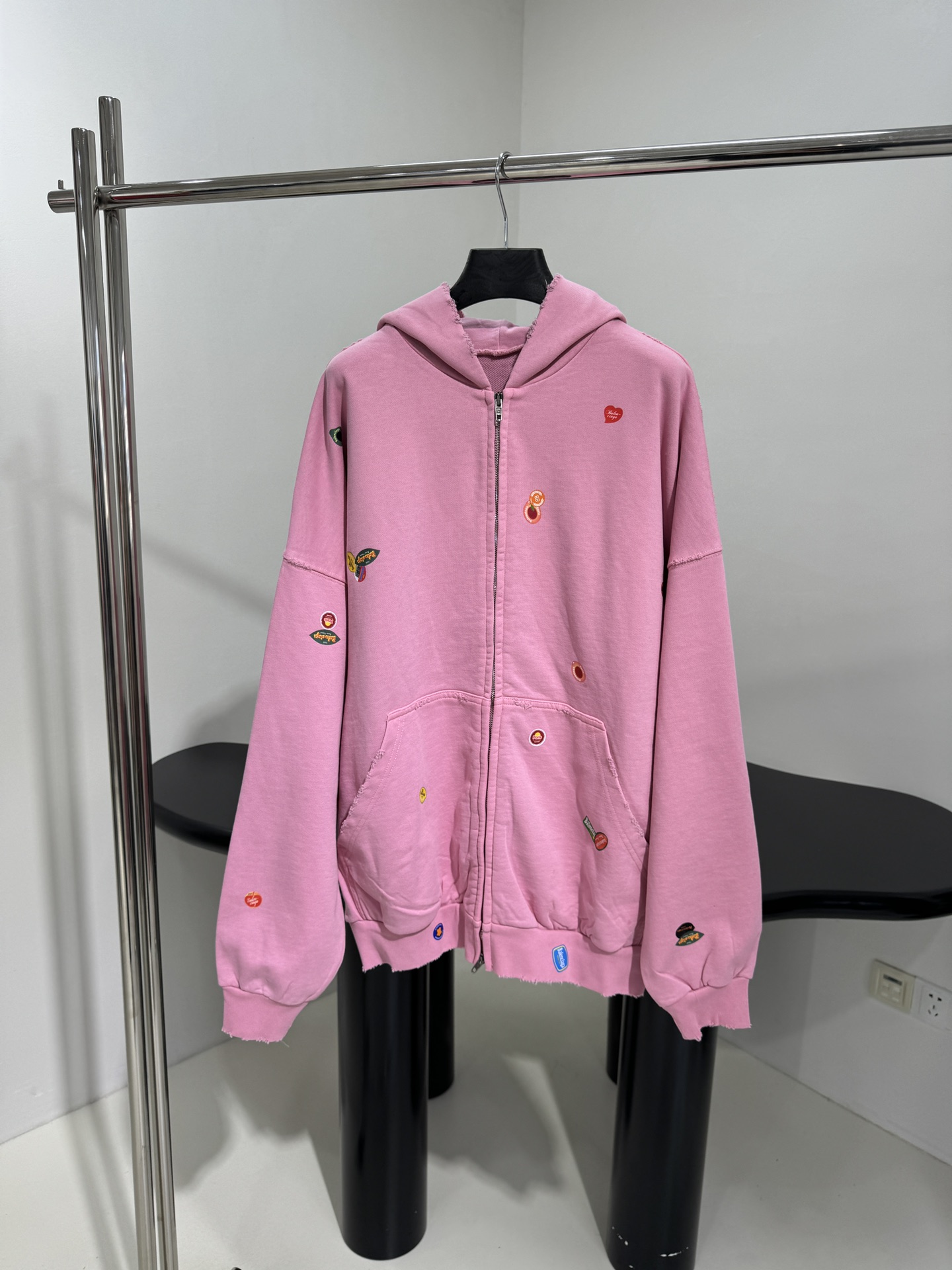 𝐵𝑎𝑙𝑒𝑛𝑐𝑖𝑎𝑔*25早春新品FRUITY中号版型拉链外套
褪色做旧粉色复古平纹针织面料
满饰frui
