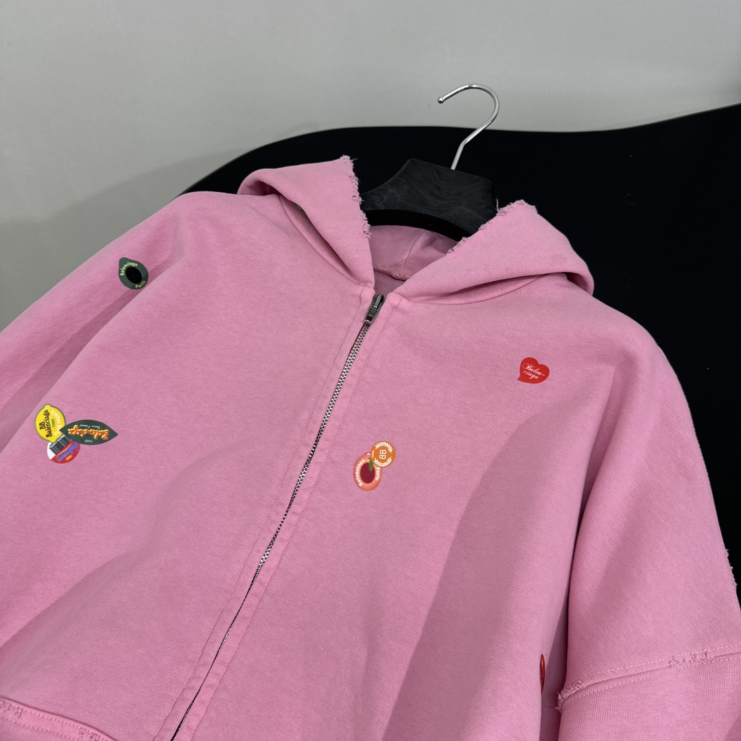 𝐵𝑎𝑙𝑒𝑛𝑐𝑖𝑎𝑔*25早春新品FRUITY中号版型拉链外套
褪色做旧粉色复古平纹针织面料
满饰frui