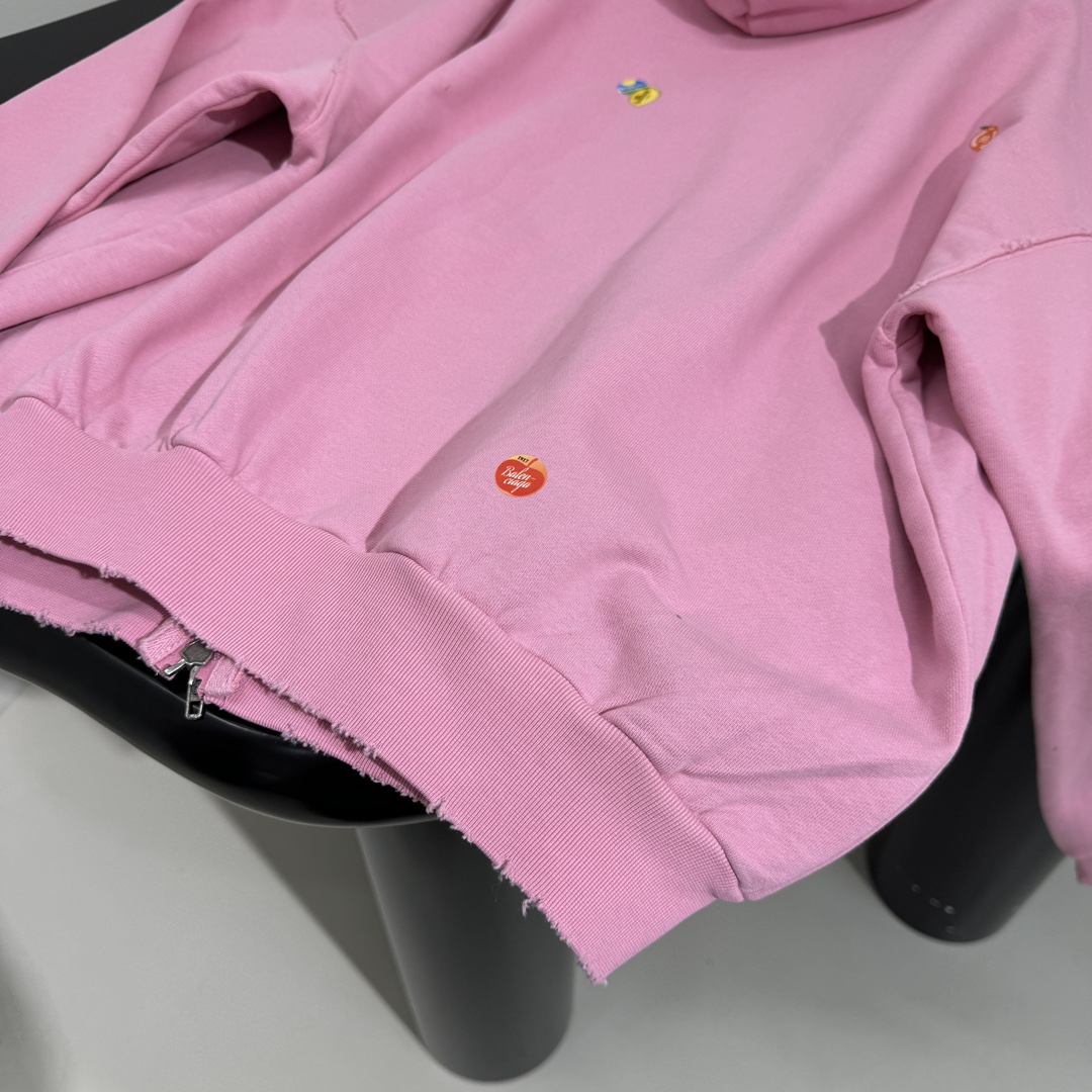 𝐵𝑎𝑙𝑒𝑛𝑐𝑖𝑎𝑔*25早春新品FRUITY中号版型拉链外套
褪色做旧粉色复古平纹针织面料
满饰frui