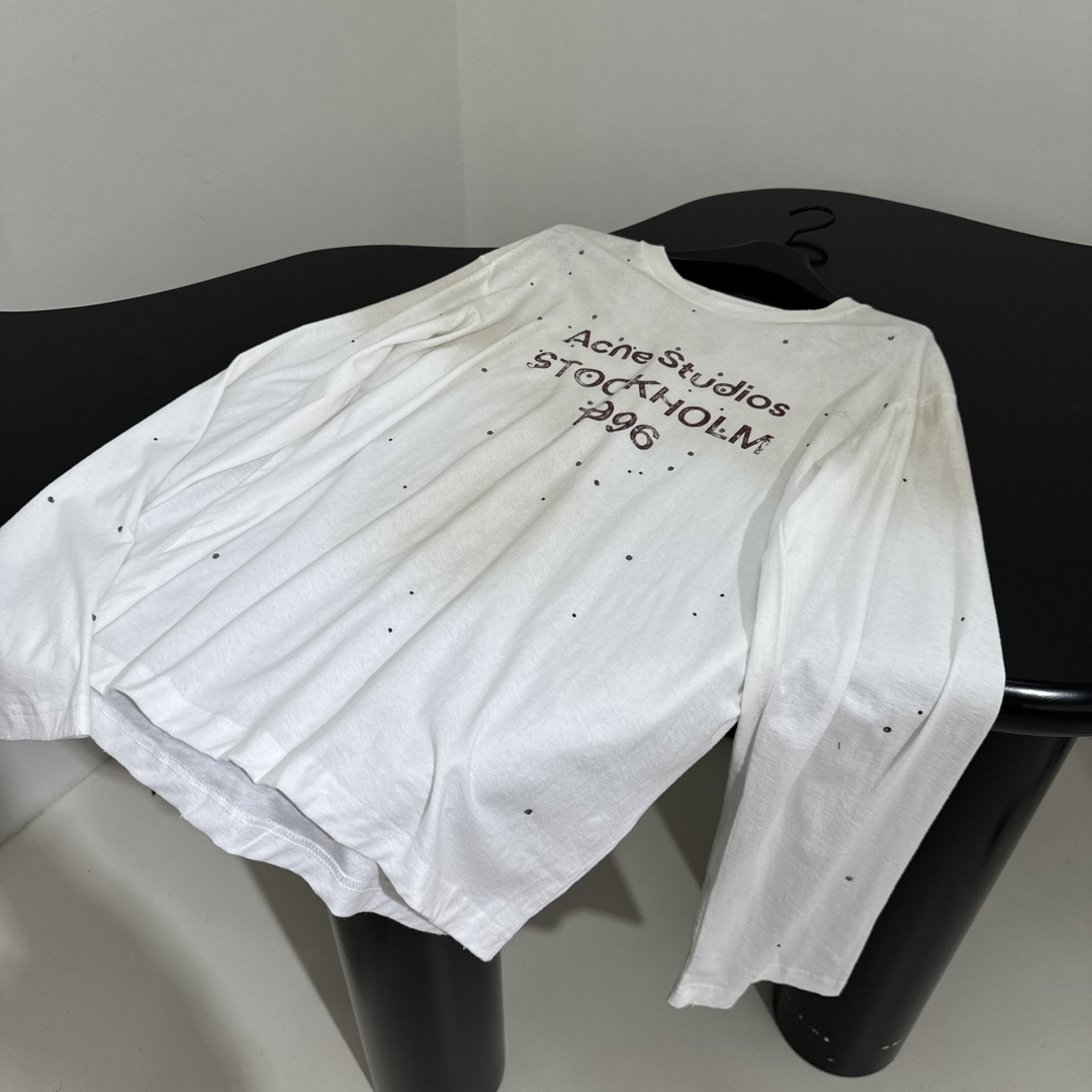 𝐴𝑛𝑐𝑒*𝑠𝑡𝑢𝑑𝑖𝑜25早春新品烫钻印花长袖T恤
棉质针织平纹面料
饰有品牌标识徽标印花
烫钻喷绘做旧