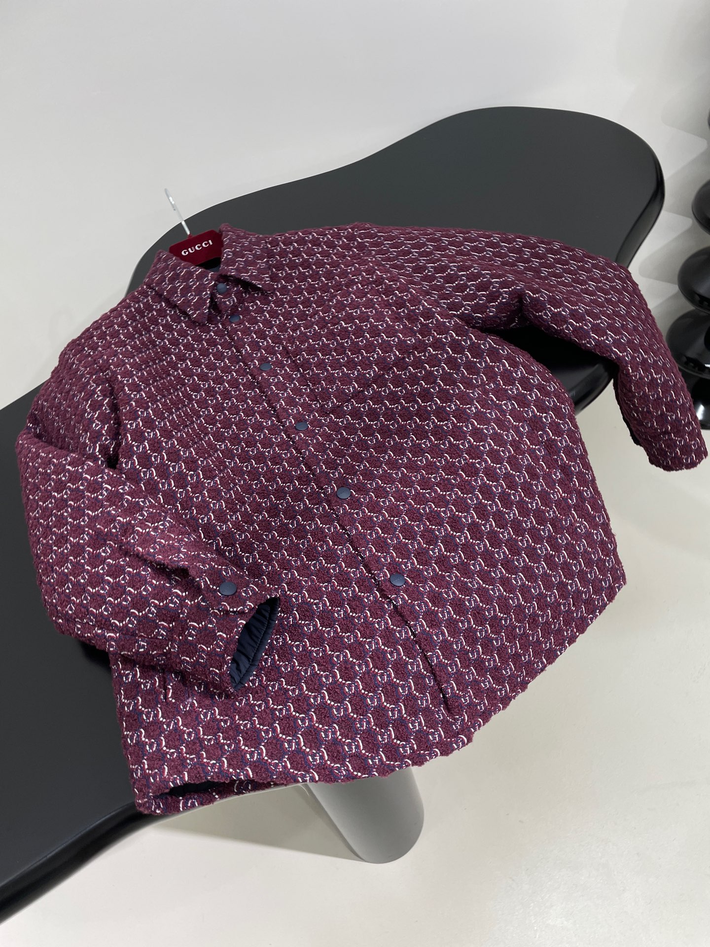𝐺𝑢𝑐𝑐*早春新品饰GG Shadow结子绒羊毛提花棉服
独家定制羊毛结子绒提花面料
对格对花剪裁
有蓝