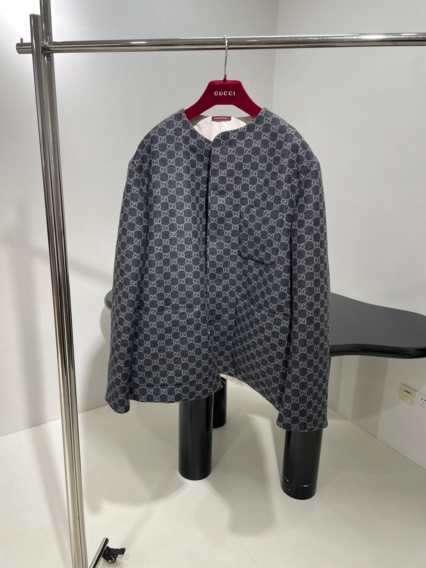 𝐺𝑢𝑐𝑐*早春新品GG羊毛法兰绒夹克
定制灰色柔软GG提花羊毛法兰绒
对格对花剪裁（中山装款式）
全衬里